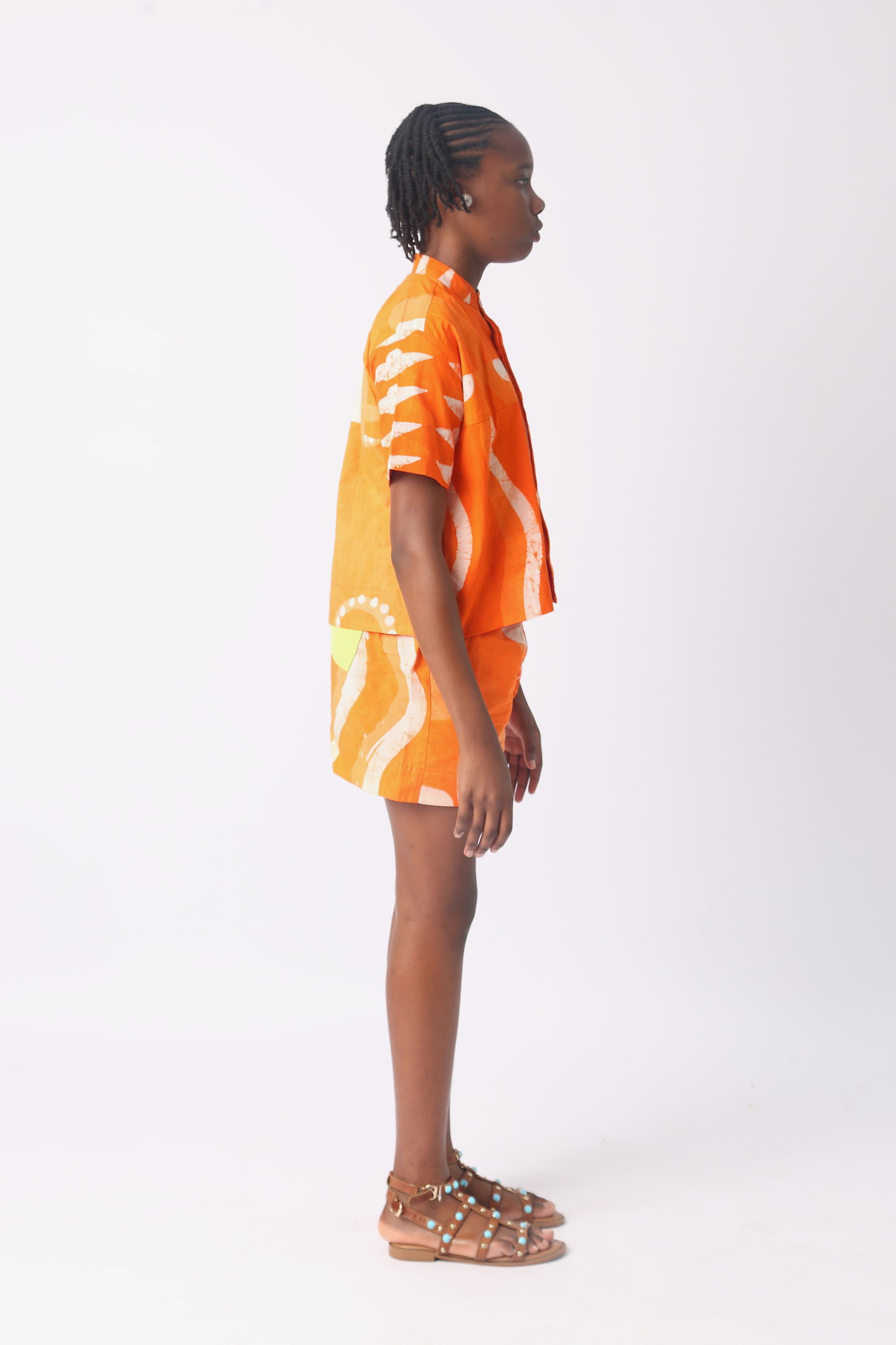 KIDS WHITE AND TANGERINE MULTIPRINT SHORTS