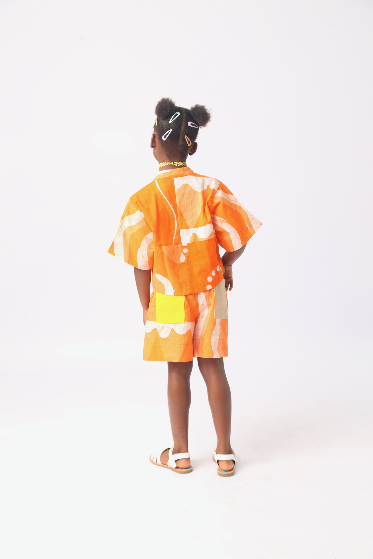 KIDS WHITE AND TANGERINE MULTIPRINT CROP SHIRT