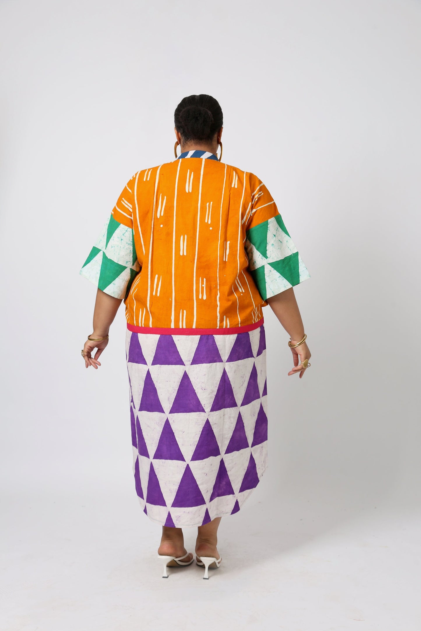 GOLDEN YELLOW AND WHITE MULTICOLORED KAFTAN WITH PINK ASO OKE OUTLINE