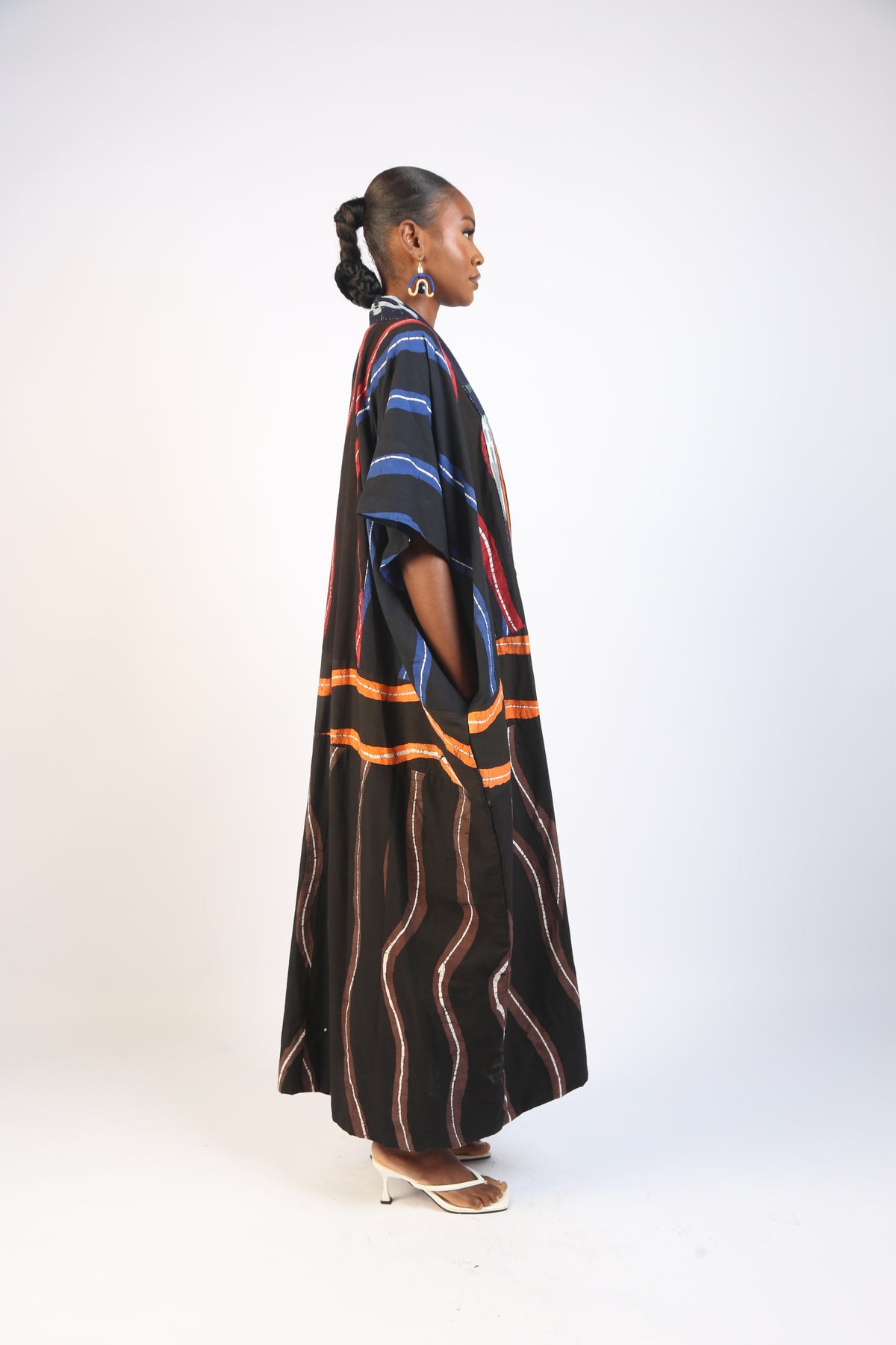 BLACK THINLINE MULTICOLOURED AGBADA WITH WOVEN COLLAR