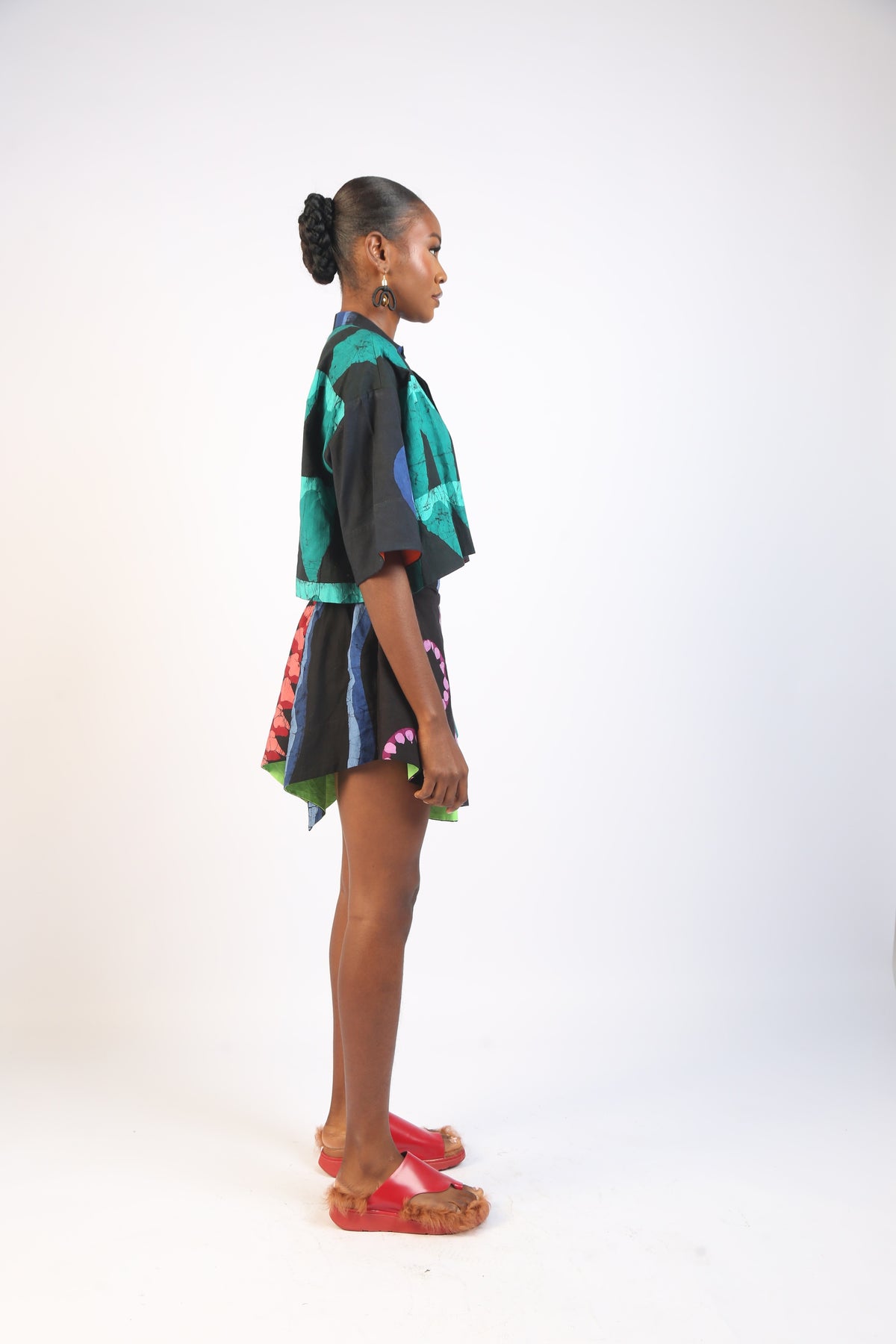 GREEN, MAGENTA AND BLUE MULTIPRINT CROP SHIRT