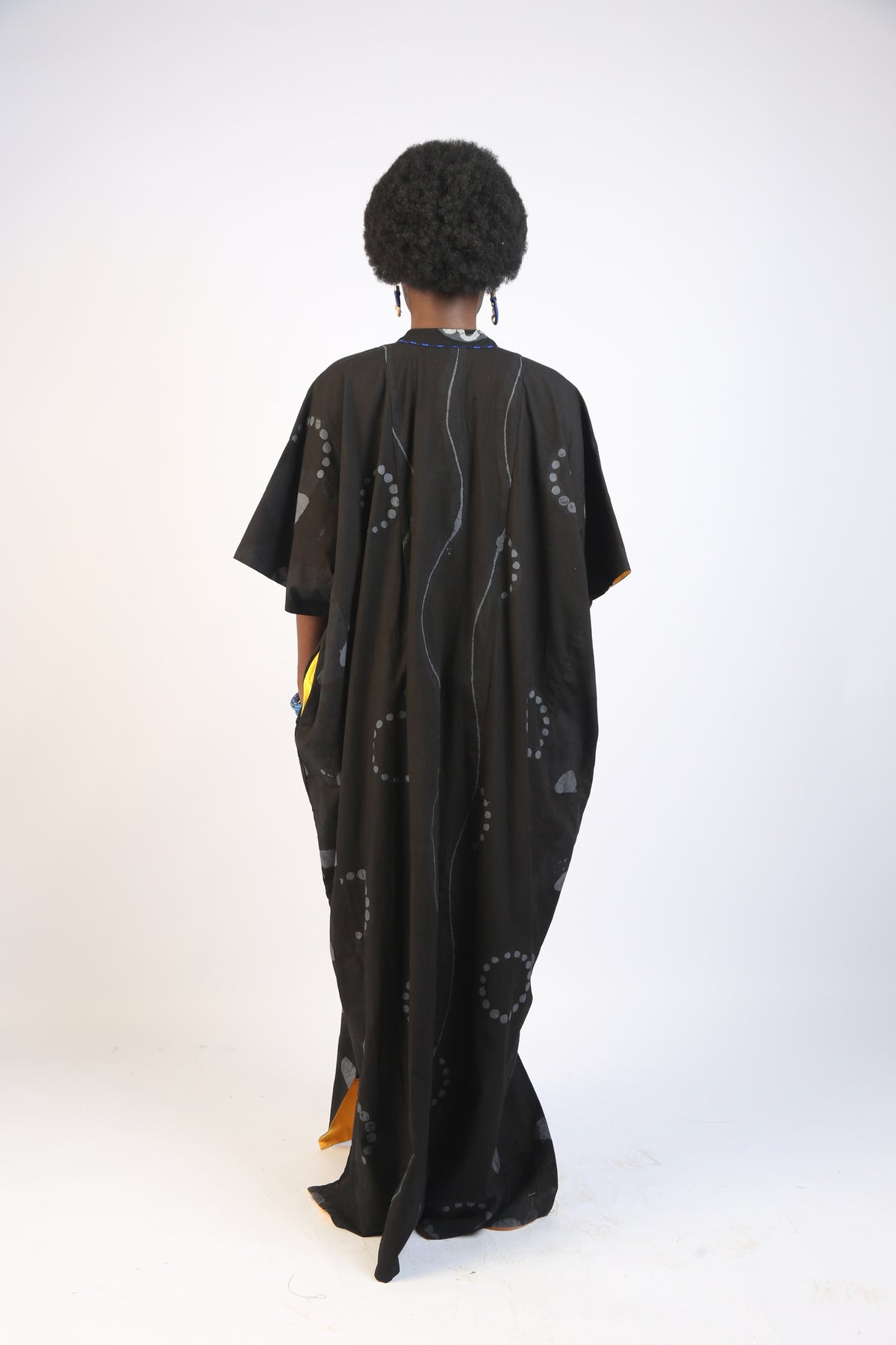 GREY, GREY AND BLACK MULTIPRINT JALABIYA WITH BLUE OUTLINE