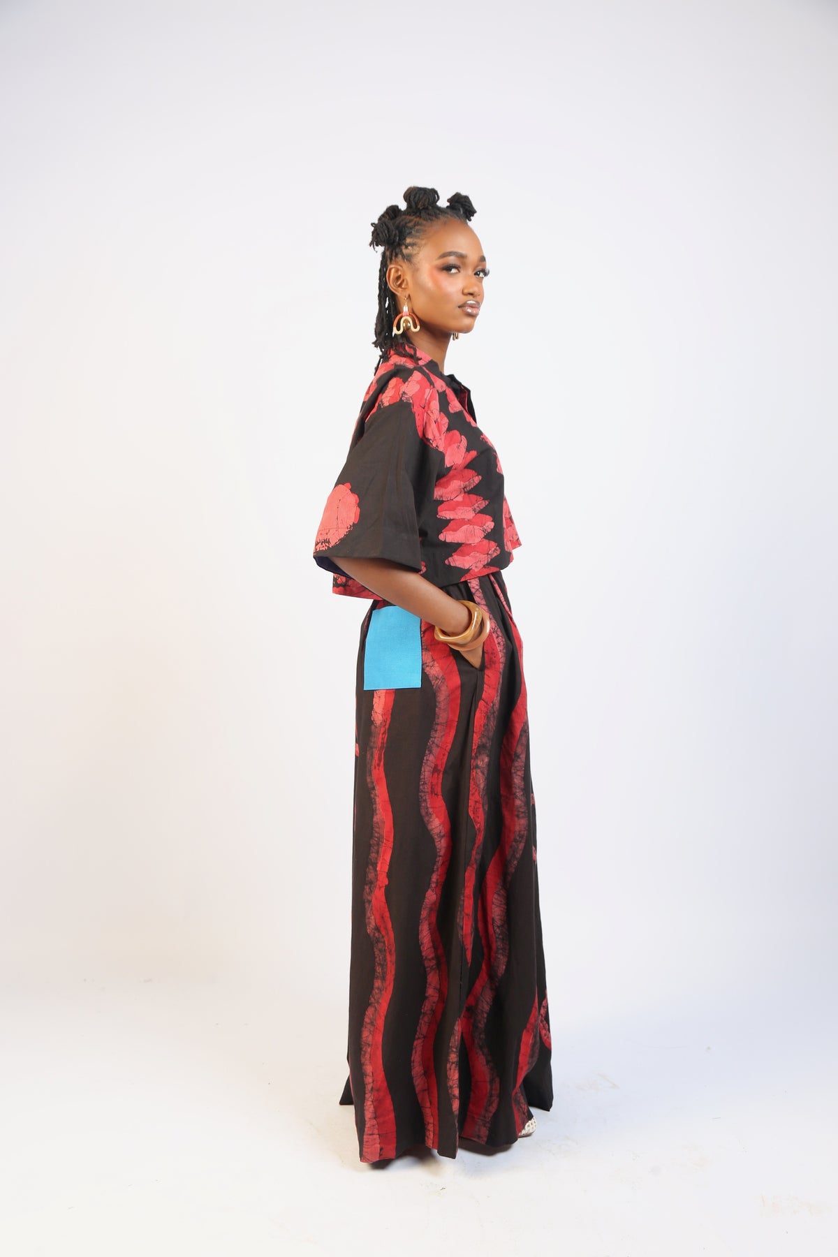 CORAL, RED AND BLACK MULTIPRINT CROP SHIRT