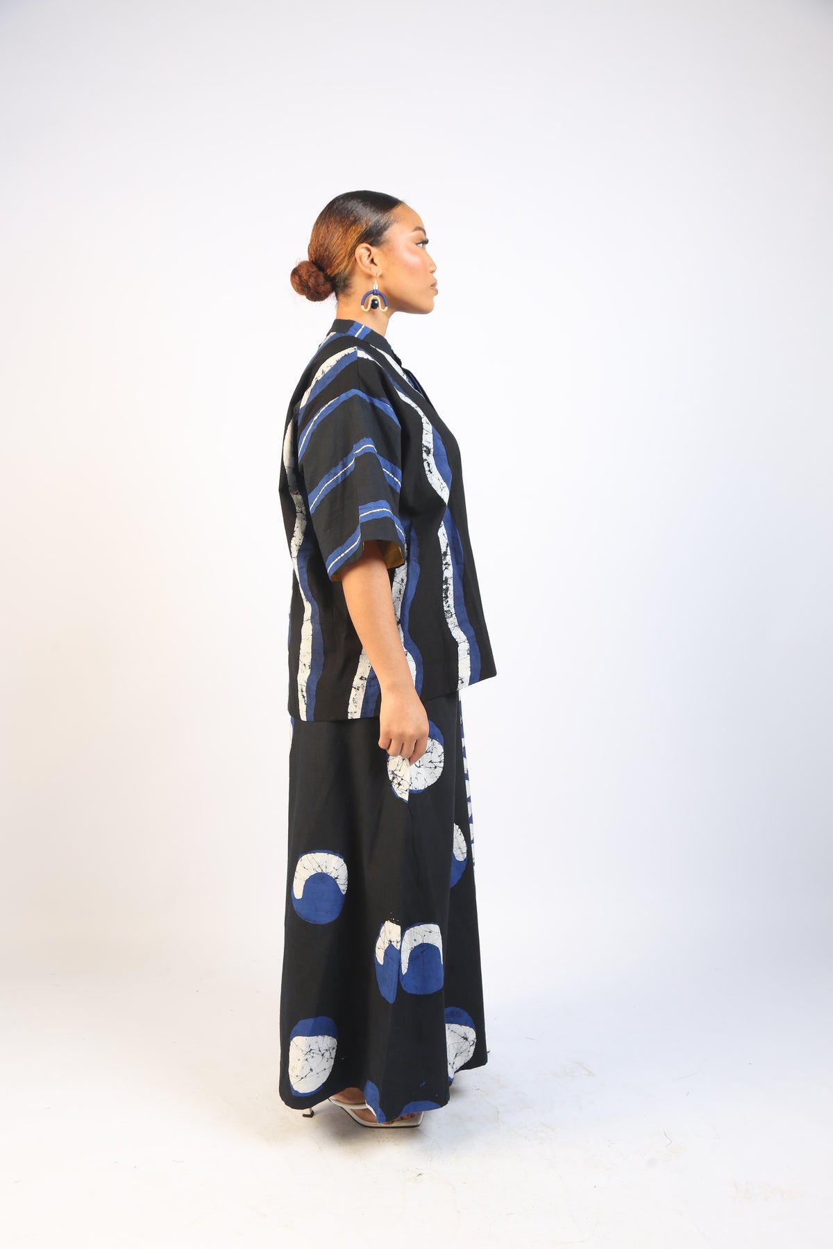 BLUE AND BLACK MULTIPRINT SHIRT