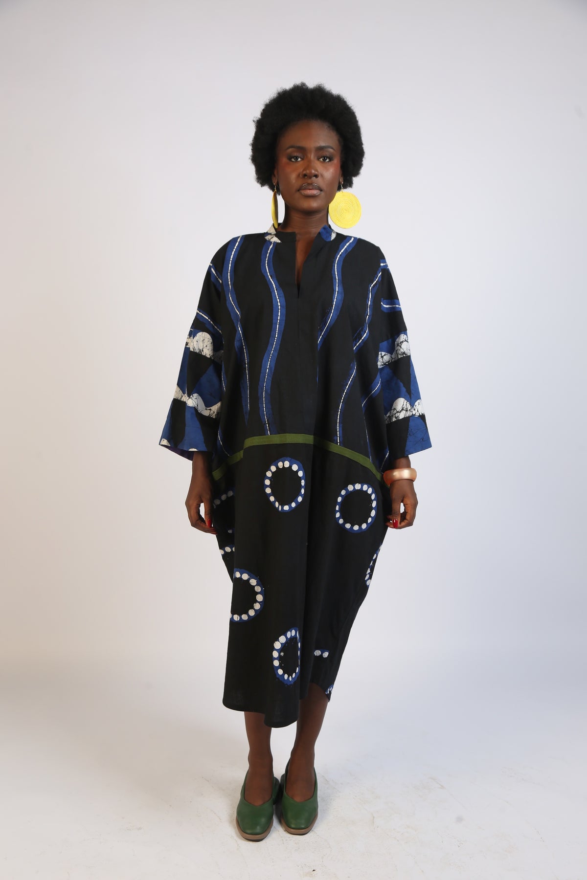 WHITE, BLUE AND BLACK MULTIPRINT KAFTAN WITH KHAKI OUTLINE