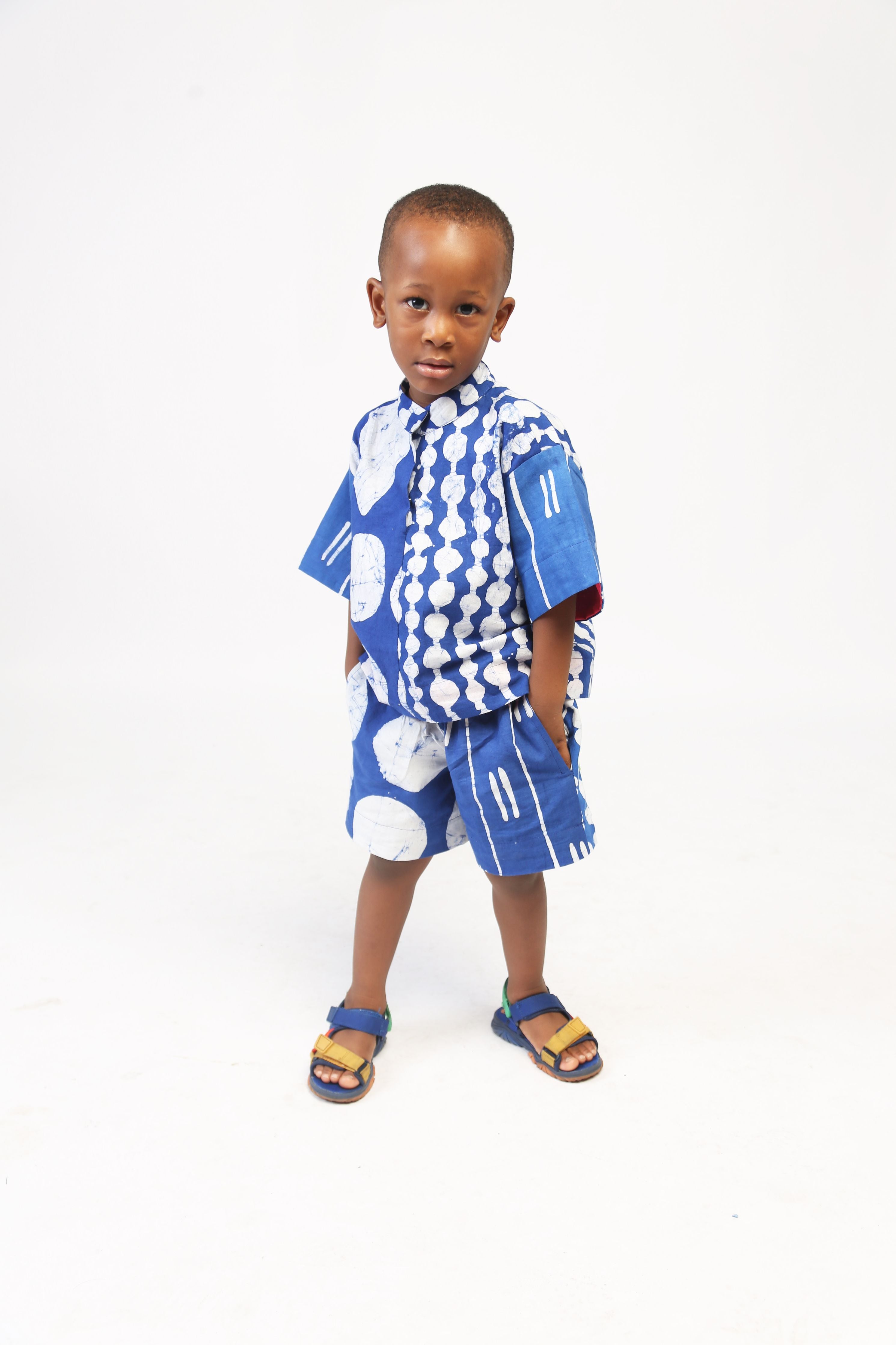 KIDS-BLUE AND WHITE MULTIPRINT SHORTS