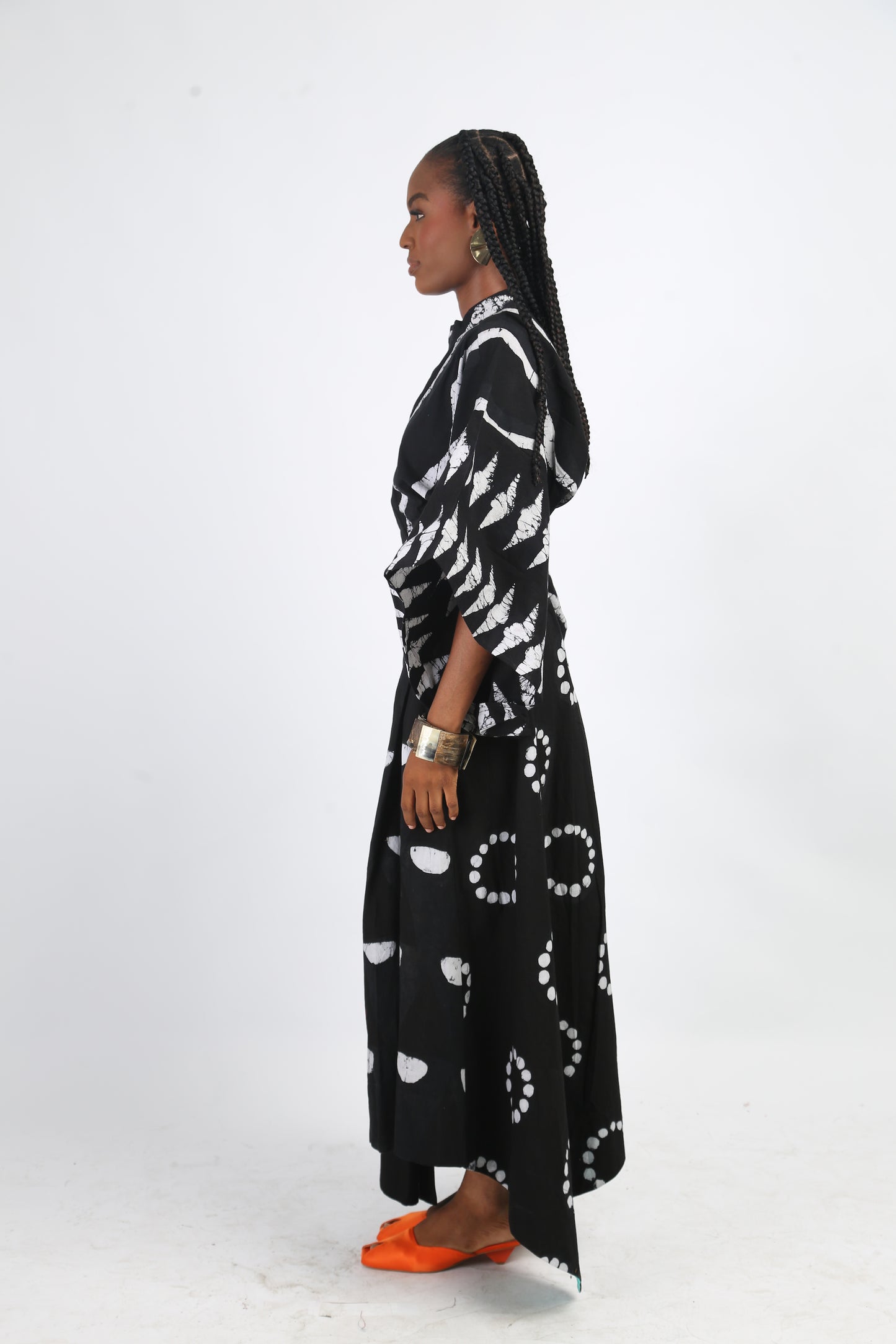 WHITE AND BLACK MULTIPRINT LONG IRO SKIRT