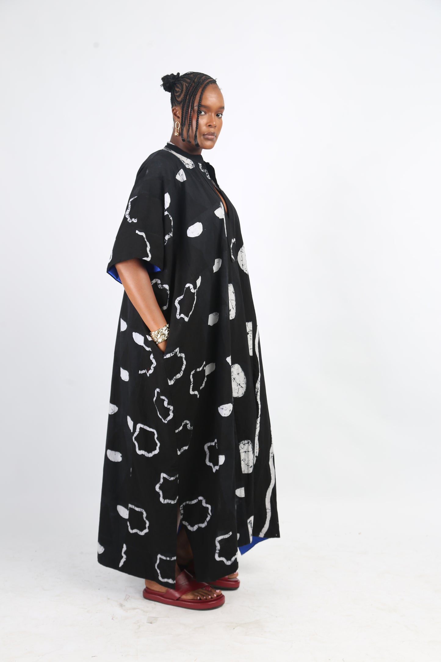 WHITE AND BLACK MULTIPRINT JALABIYA