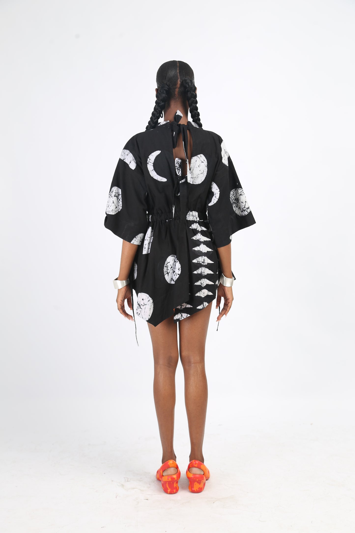 WHITE AND BLACK MULTIPRINT MINI IRO DRESS