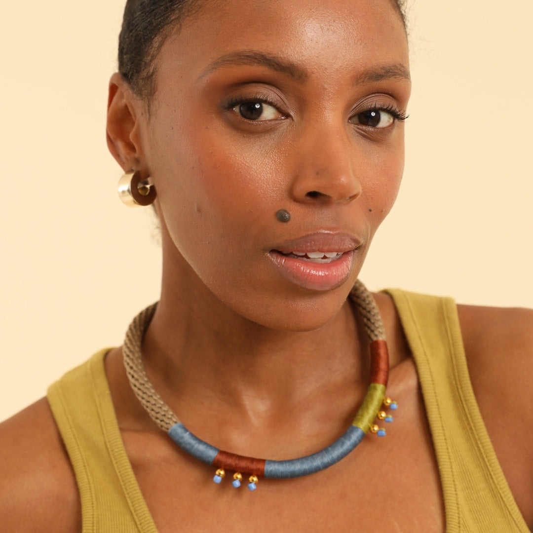 HIBISCUS NECKLACE BEIGE AIRFORCE BLUE RUST