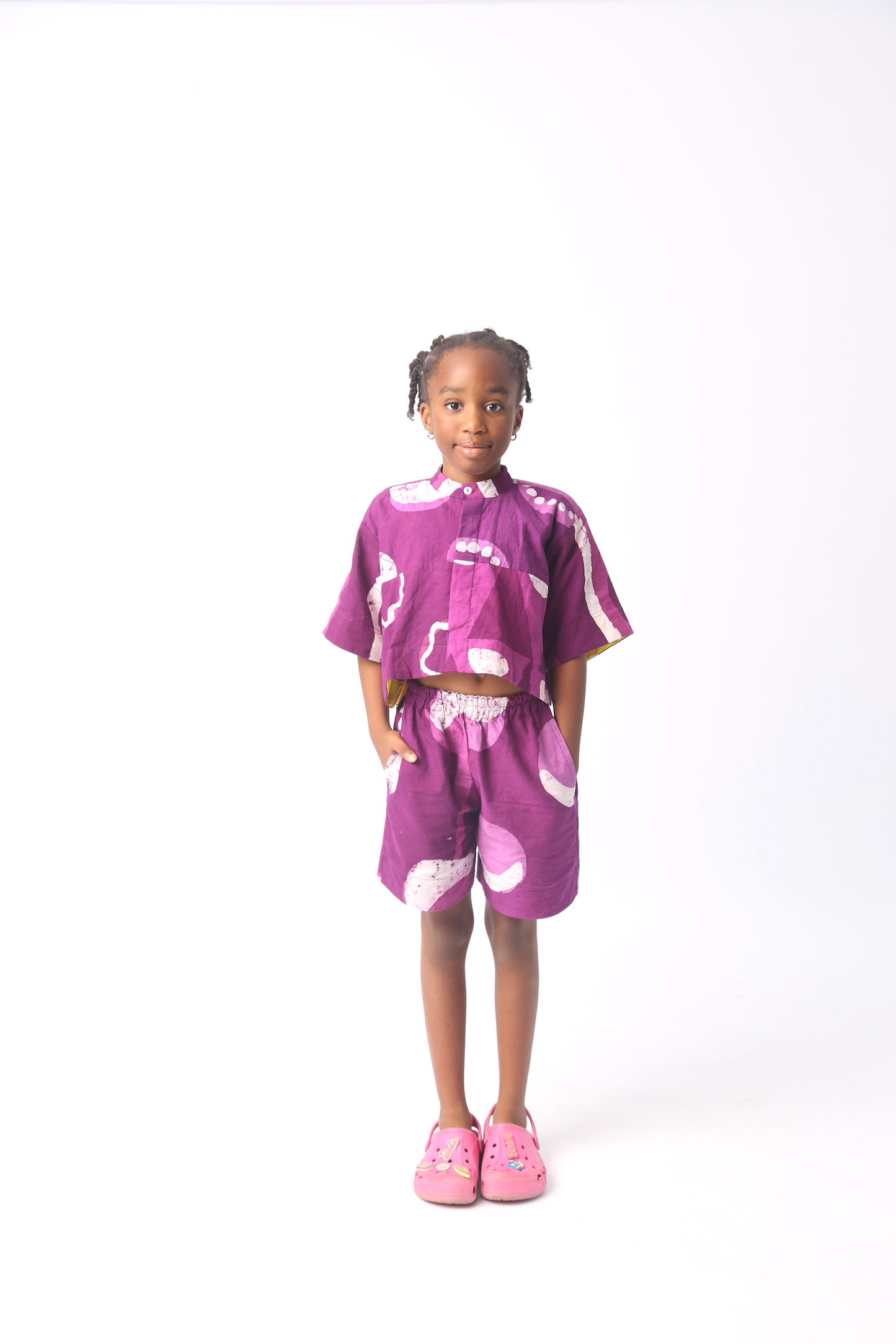 KIDS WHITE AND MAGENTA MULTIPRINT SHORTS