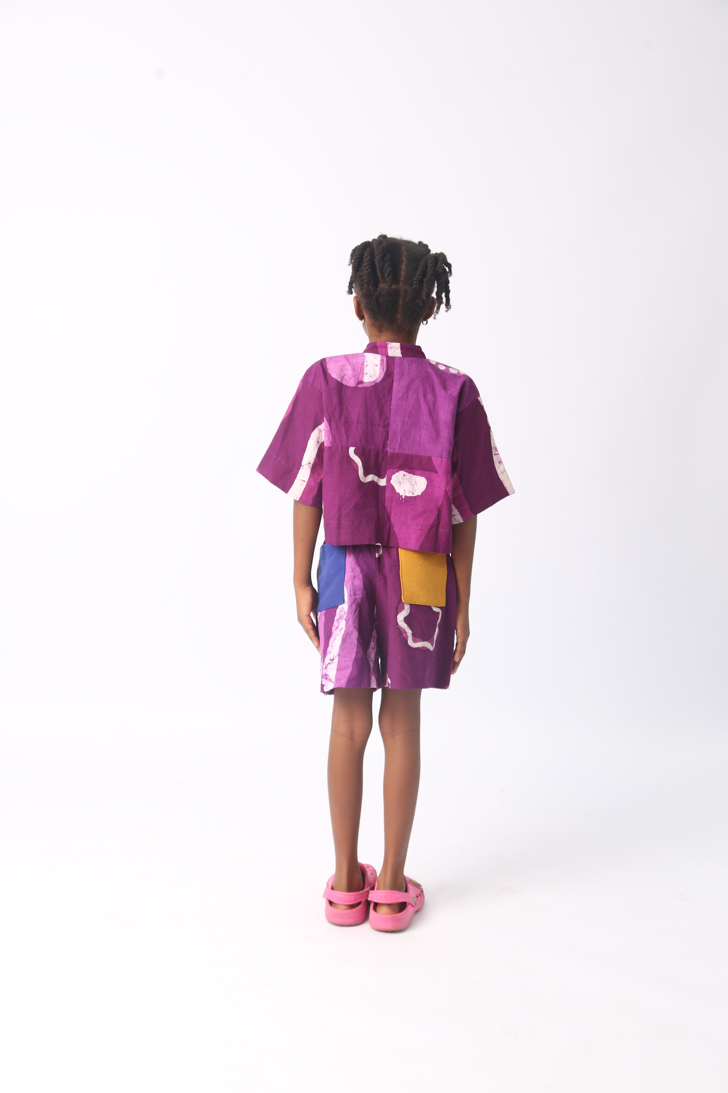 KIDS WHITE AND MAGENTA MULTIPRINT SHORTS