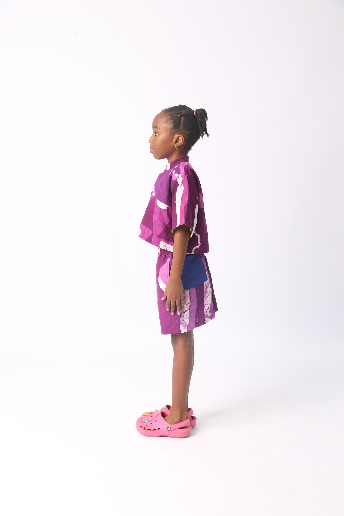 KIDS WHITE AND MAGENTA MULTIPRINT SHORTS
