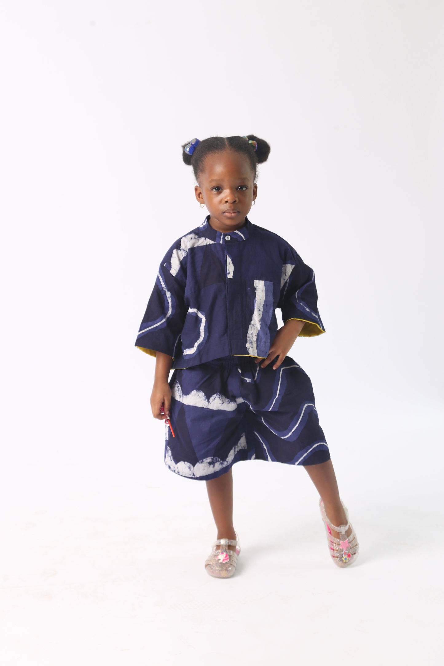 KIDS WHITE AND NAVY BLUE MULTIPRINT SHORTS