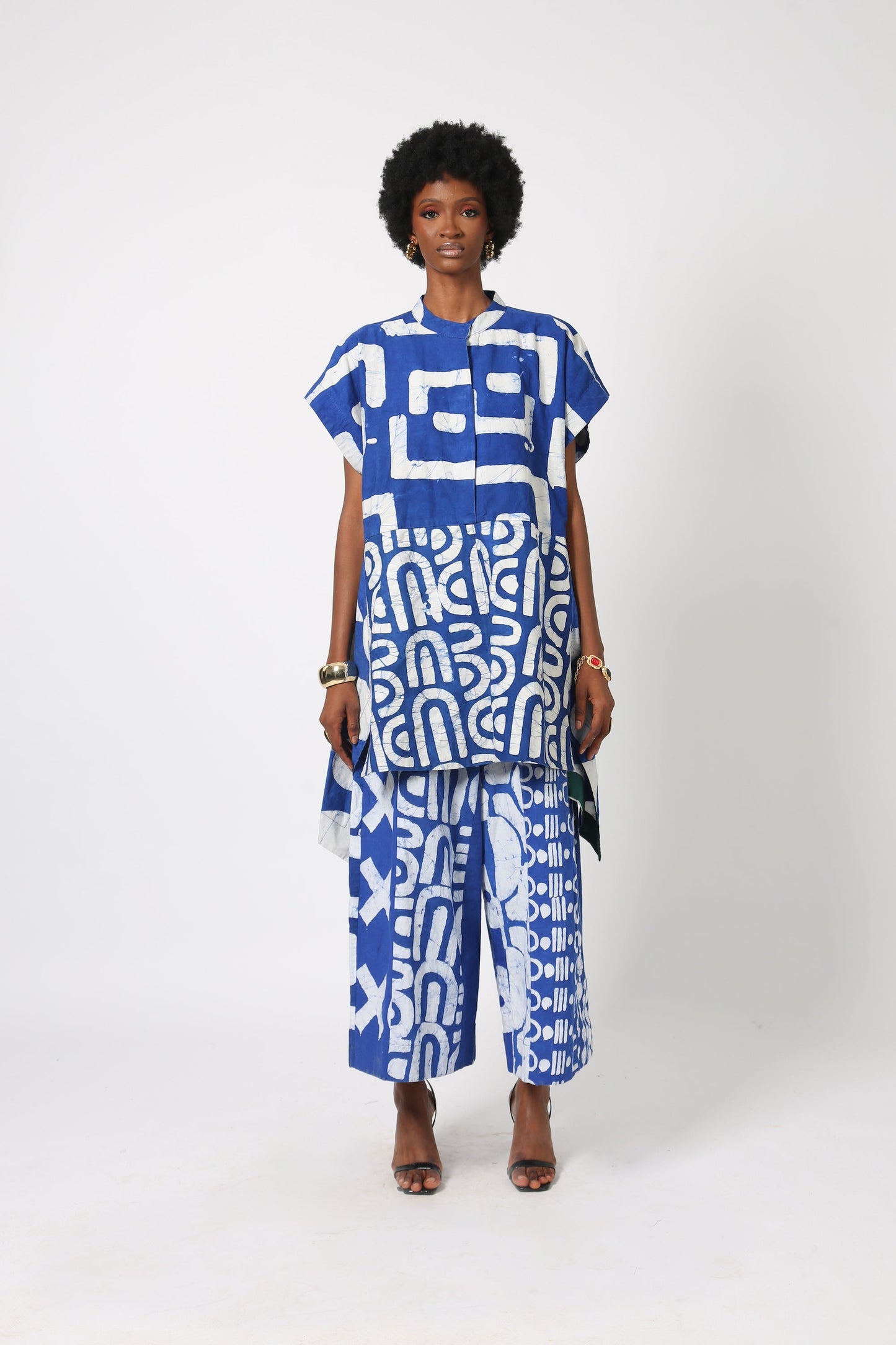 BLUE AND WHITE MULTIPRINT OSAKA TOP