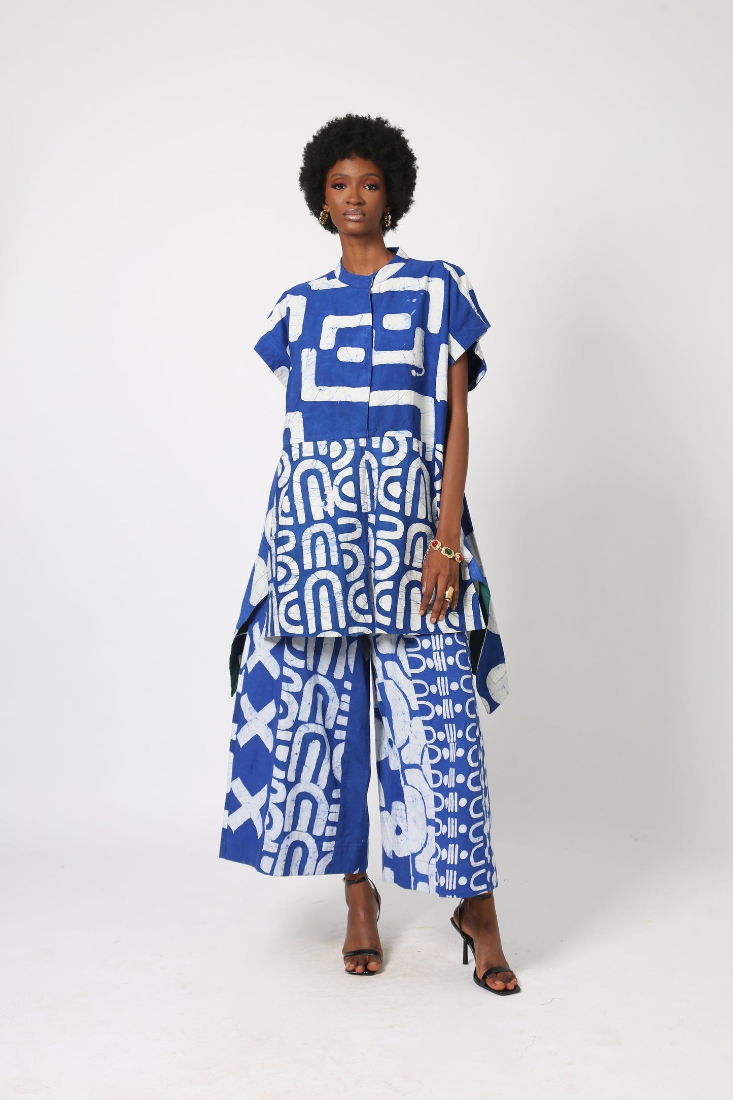 BLUE AND WHITE MULTIPRINT OSAKA TOP