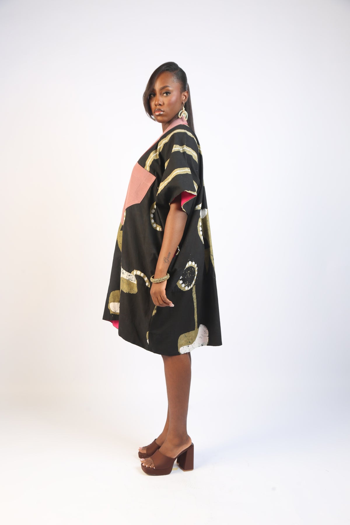 WHITE, OLIVE AND BLACK MULTIPRINT MINI AGBADA WITH ASOOKE