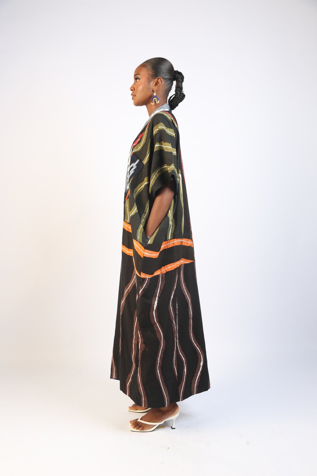 BLACK THINLINE MULTICOLOURED AGBADA WITH  WOVEN COLLAR