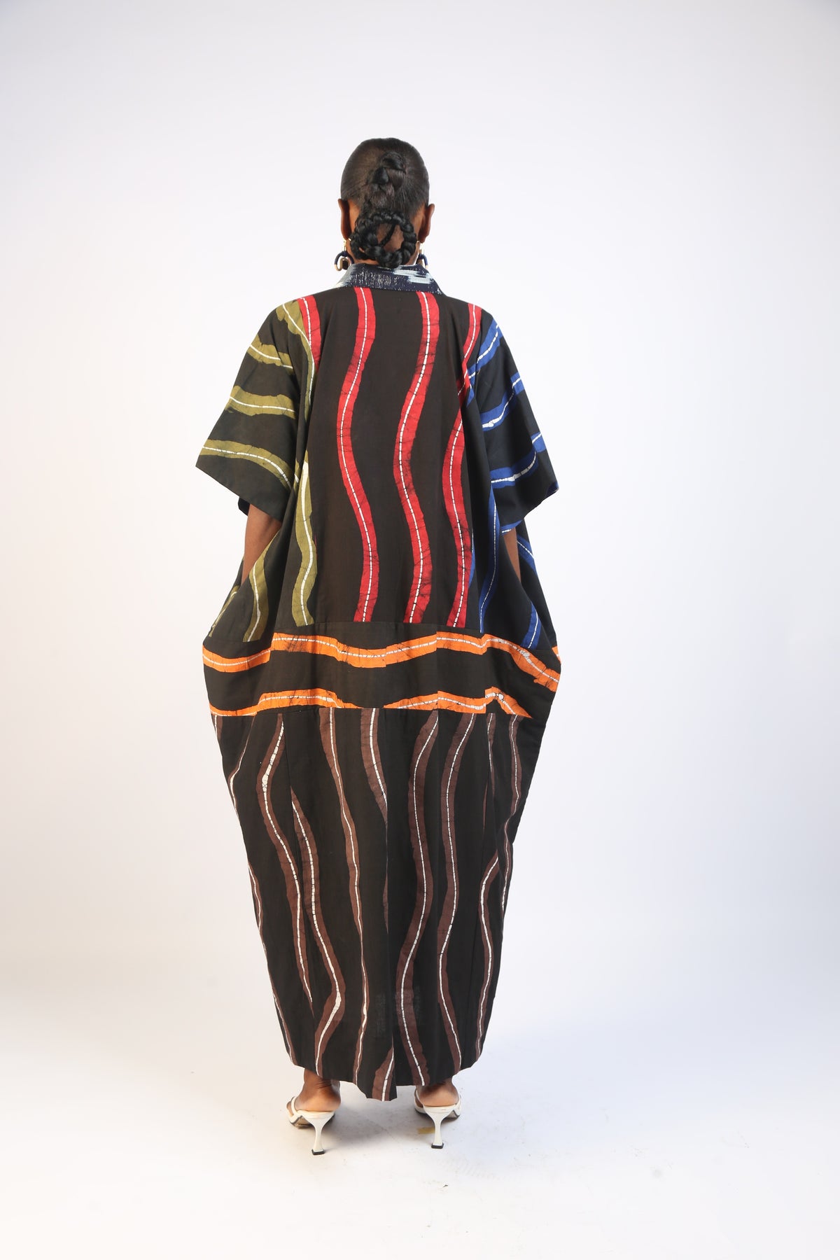 BLACK THINLINE MULTICOLOURED AGBADA WITH  WOVEN COLLAR