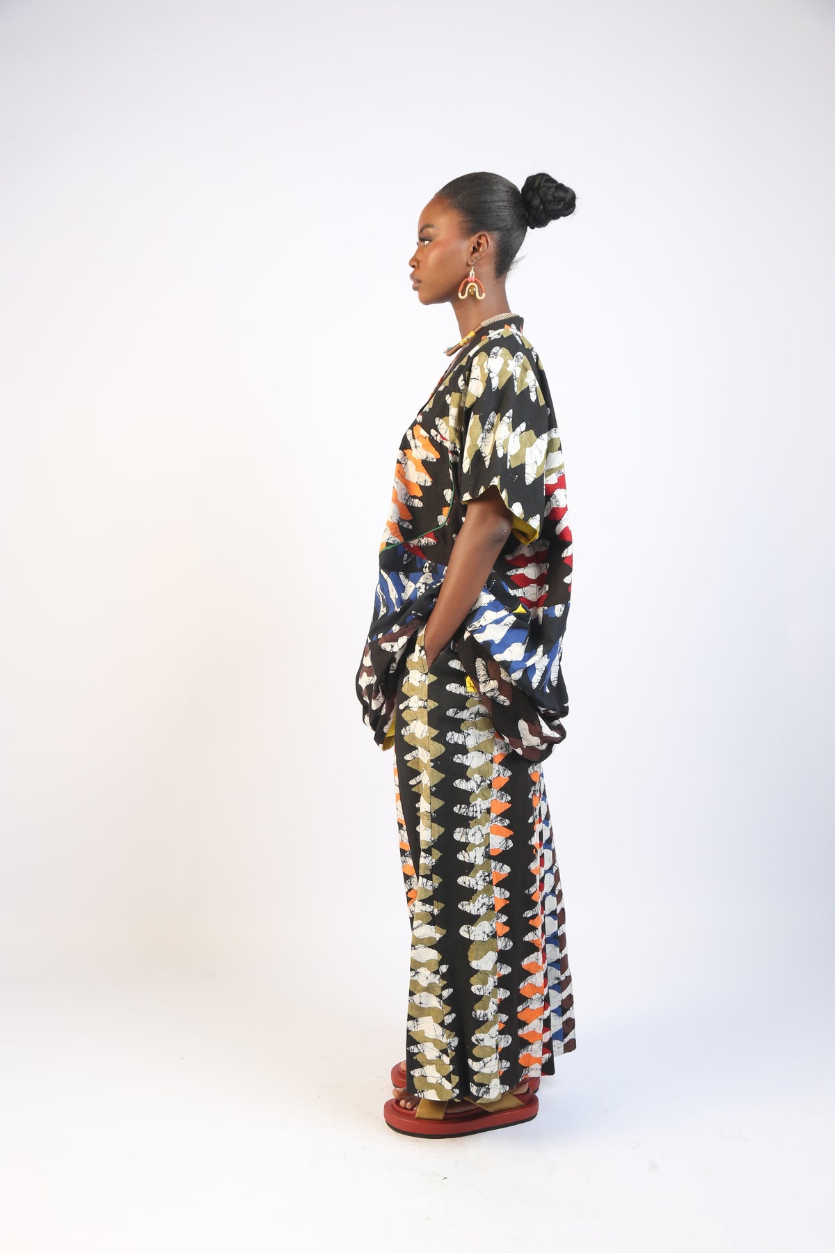 MULTICOLOURED WHITE AND BLACK DIAMOND PRINT PANTS