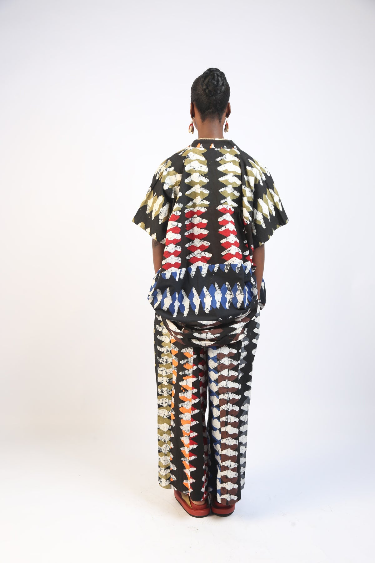 MULTICOLOURED WHITE AND BLACK DIAMOND PRINT PANTS