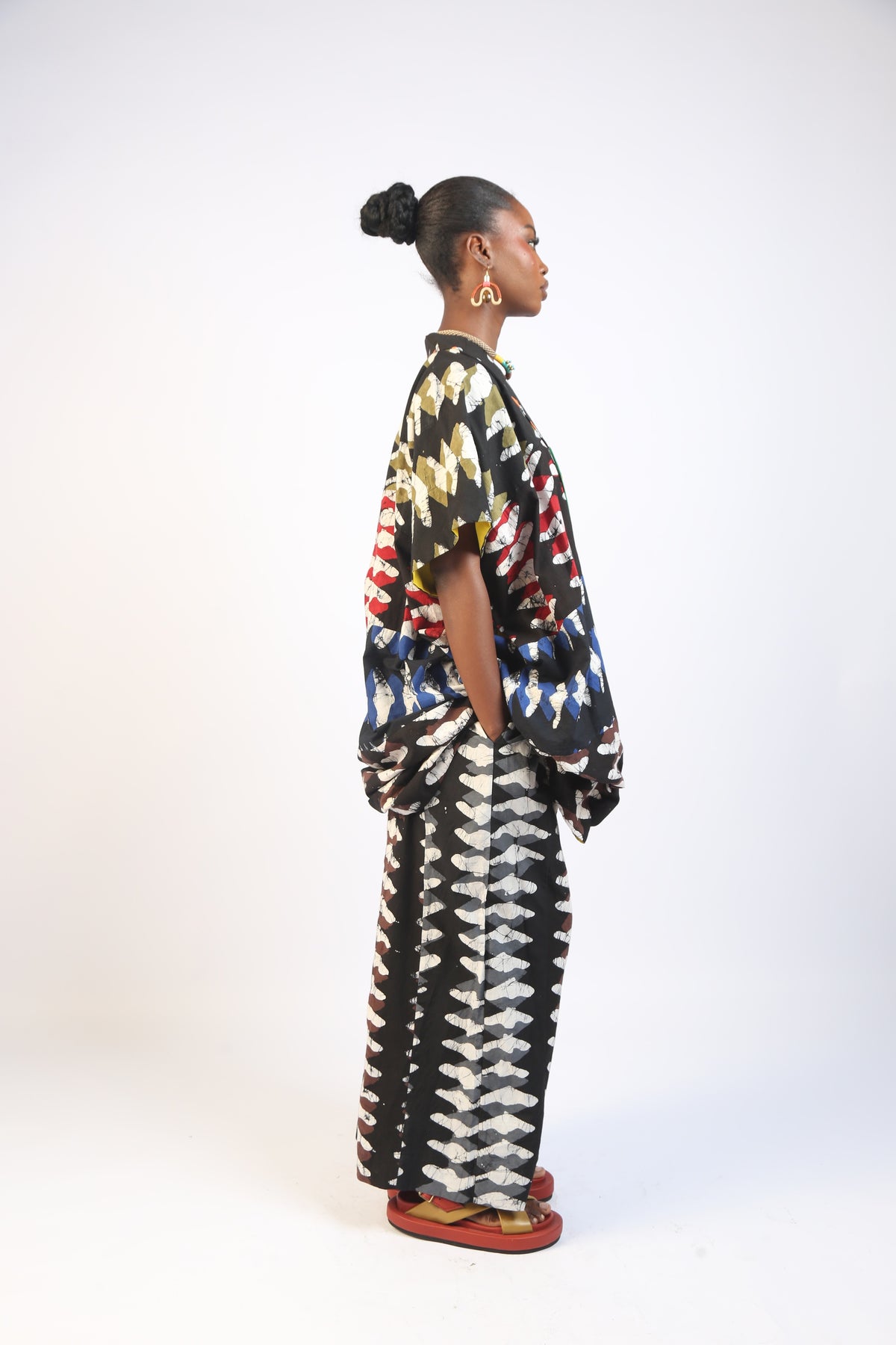 MULTICOLOURED WHITE AND BLACK DIAMOND PRINT PANTS