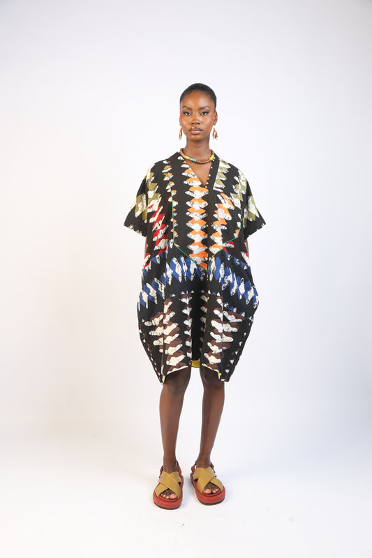 WHITE AND BLACK MULTICOLOURED DIAMOND PRINT MINI AGBADA WITH GREEN OUTILNE