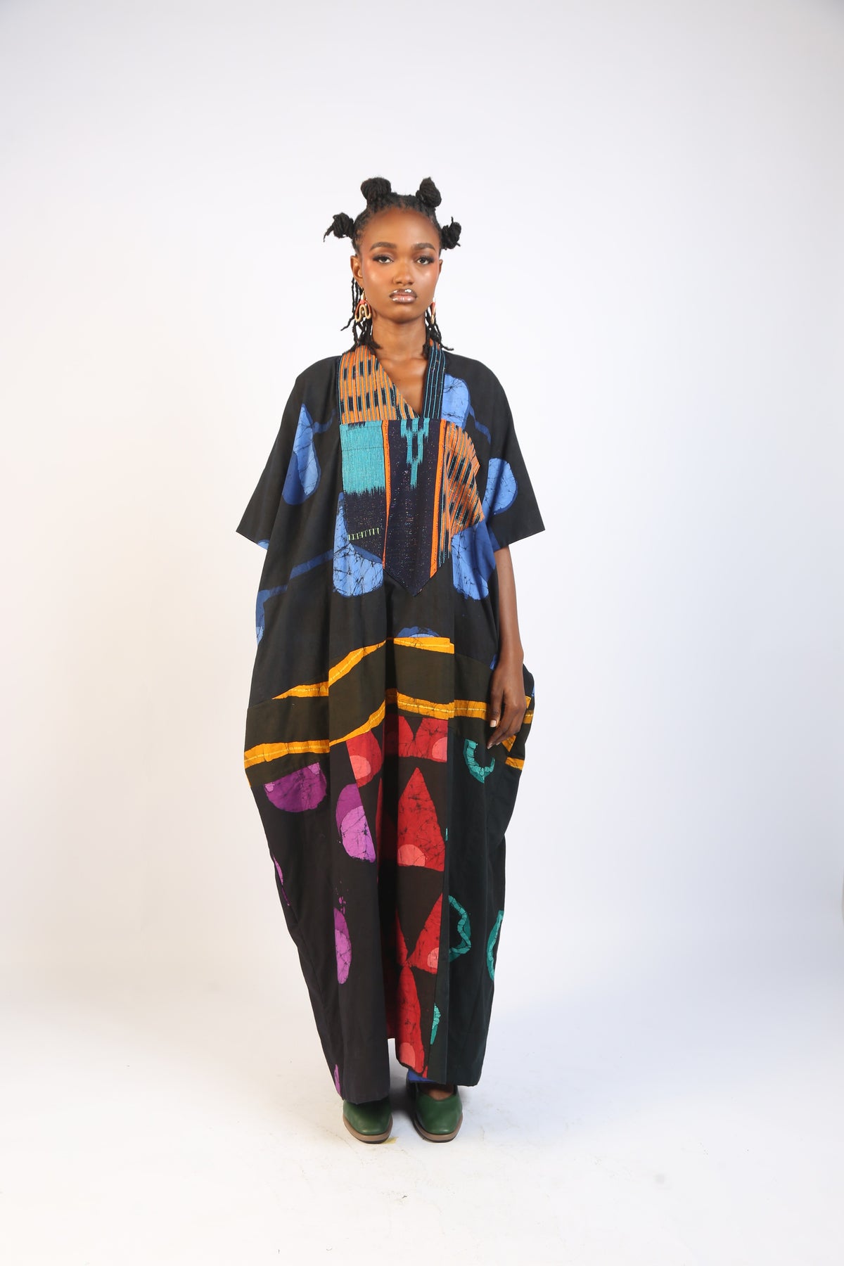 BLACK MULTICOLOURED AGBADA WITH WOVEN COLLAR