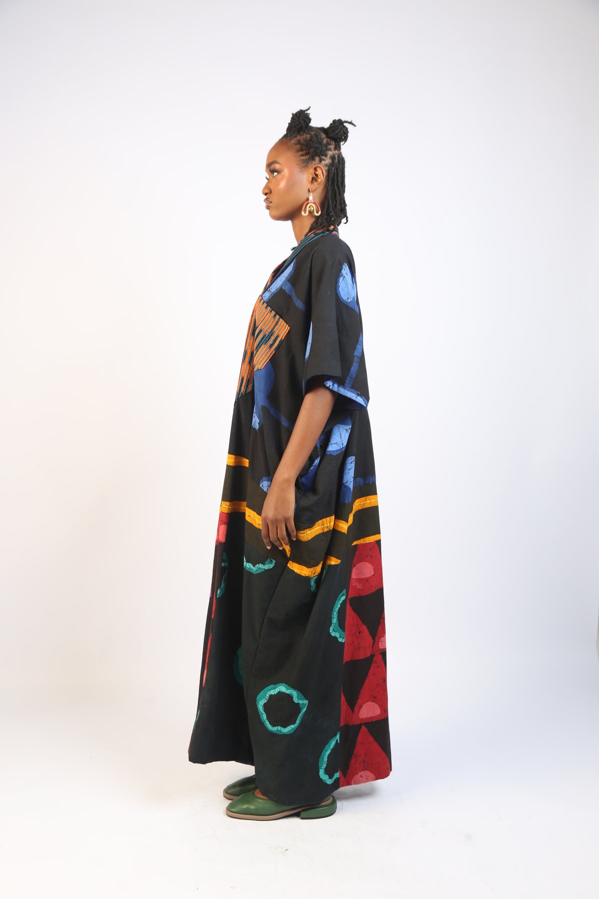BLACK MULTICOLOURED AGBADA WITH WOVEN COLLAR