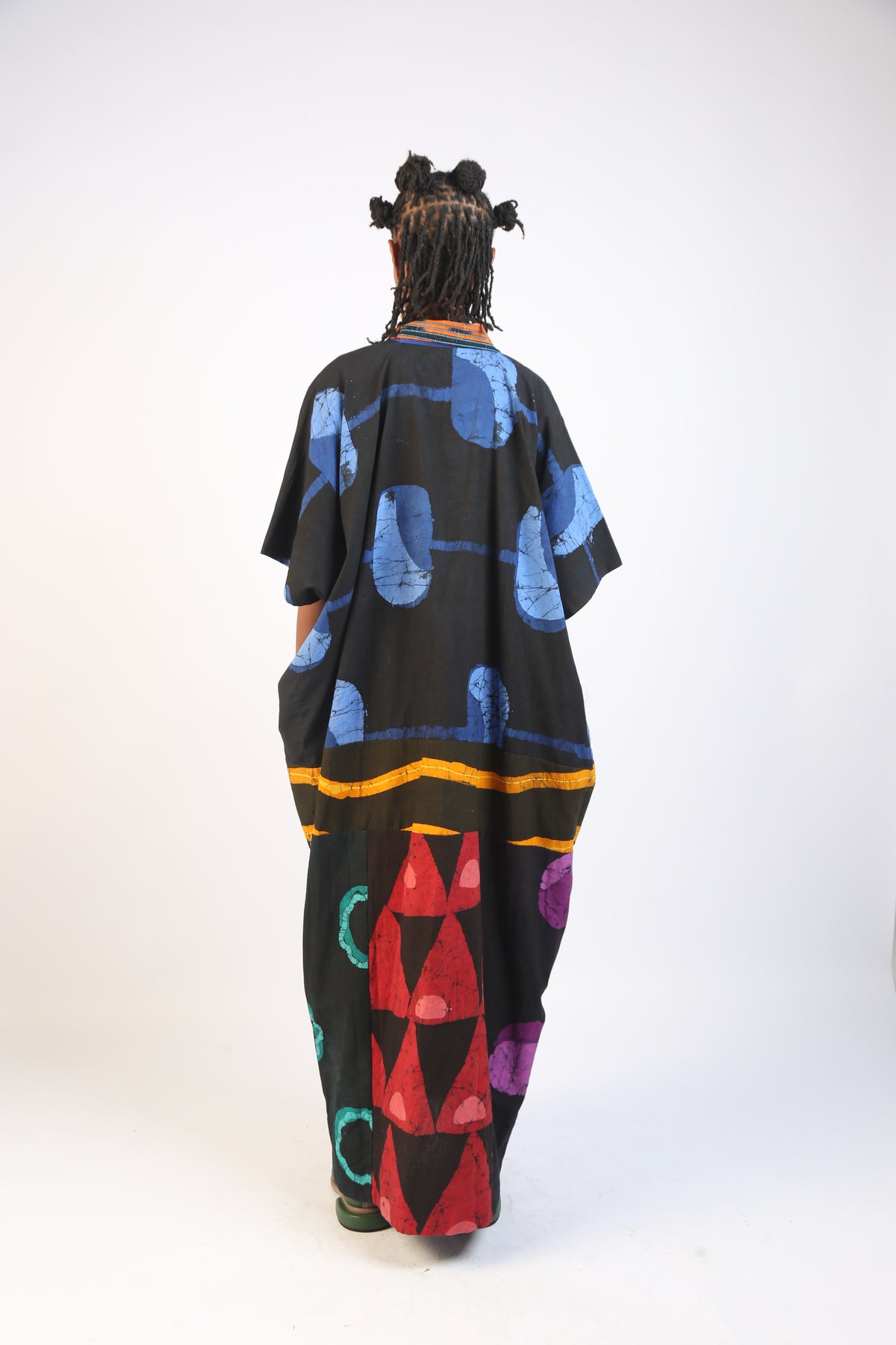 BLACK MULTICOLOURED AGBADA WITH WOVEN COLLAR