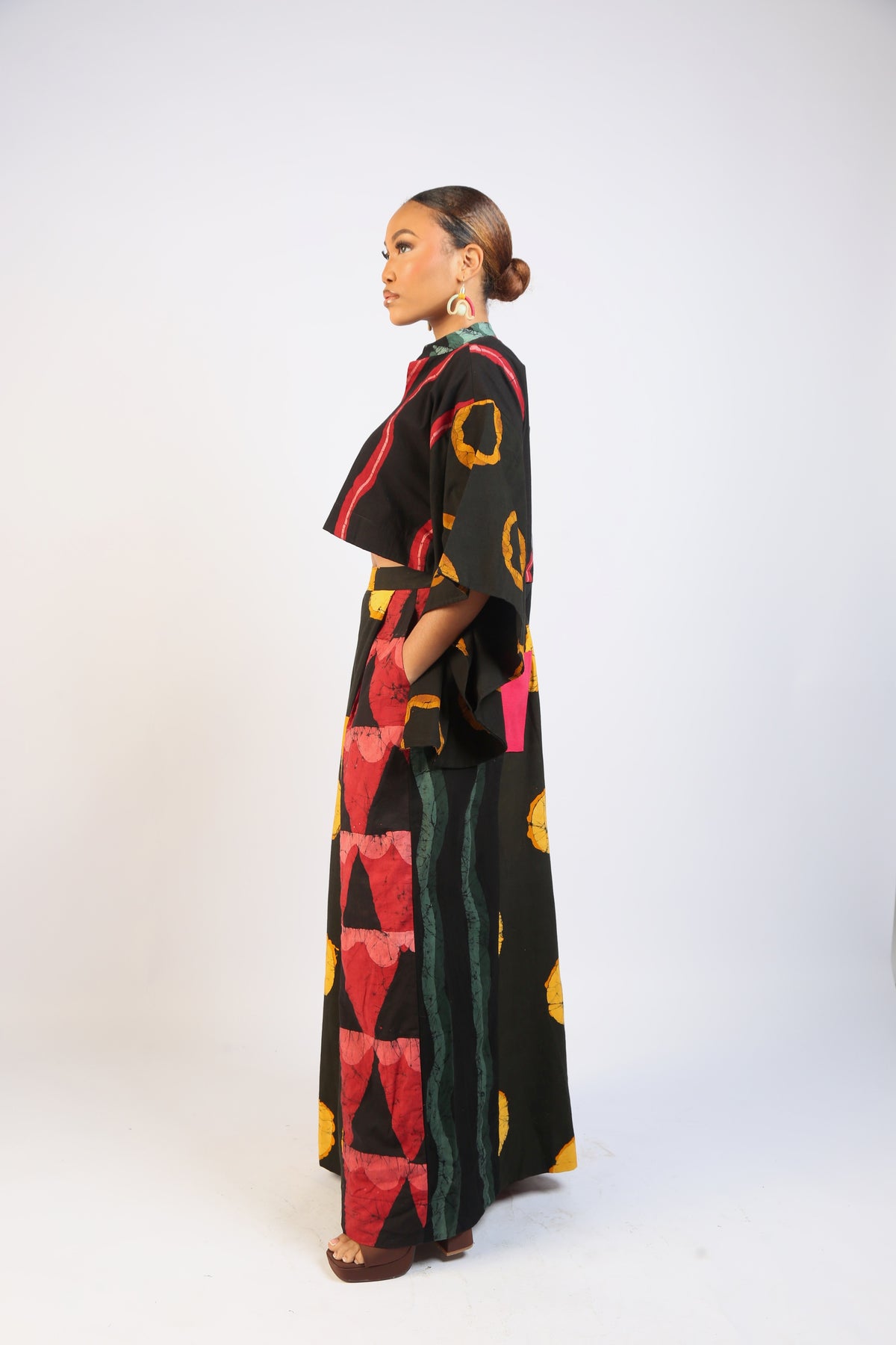 RED, GREY AND GOLDEN YELLOW MULTICOLOURED CROP SHIRT WITH KIMONO SLEEVES