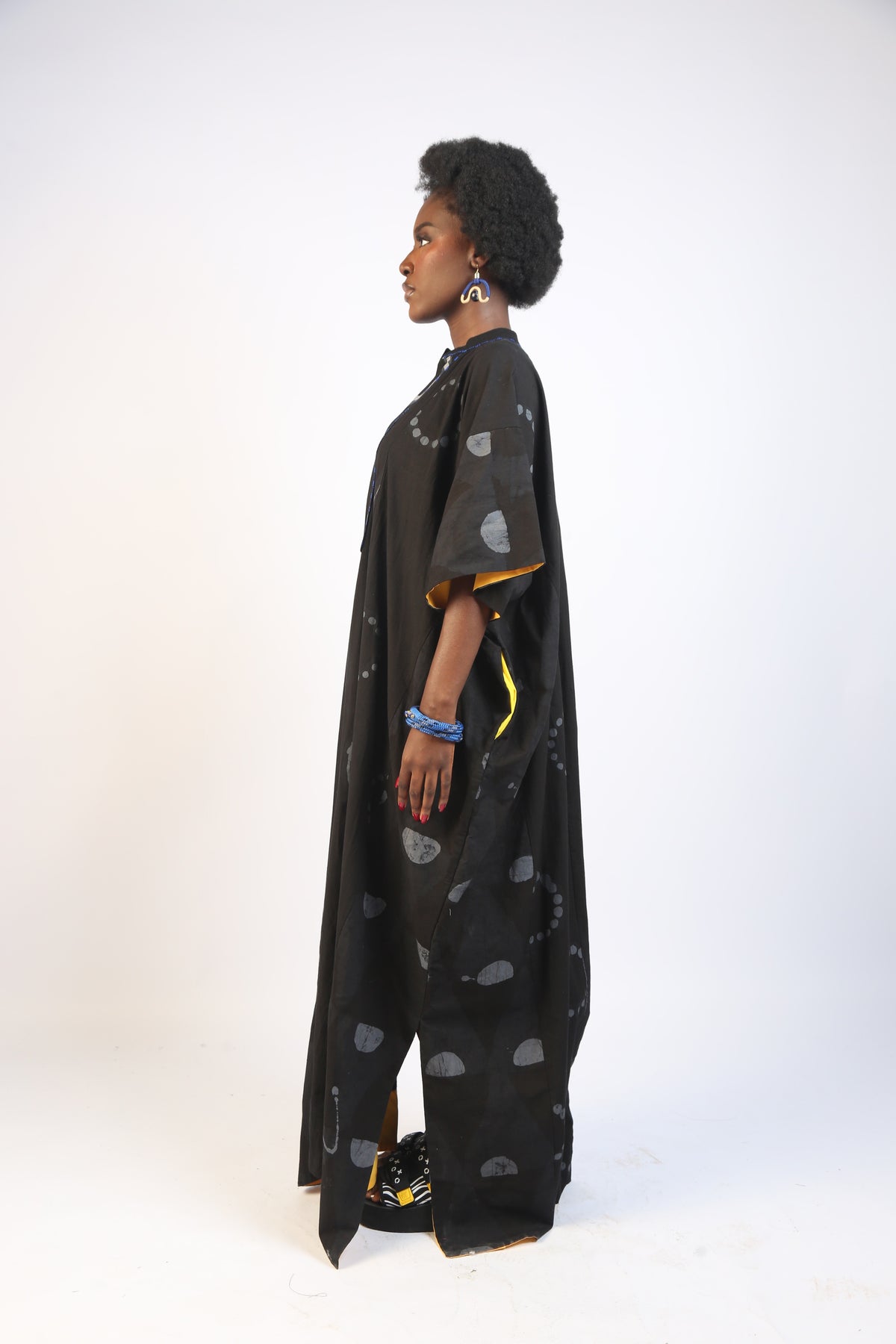 GREY, GREY AND BLACK MULTIPRINT  JALABIYA WITH BLUE OUTLINE