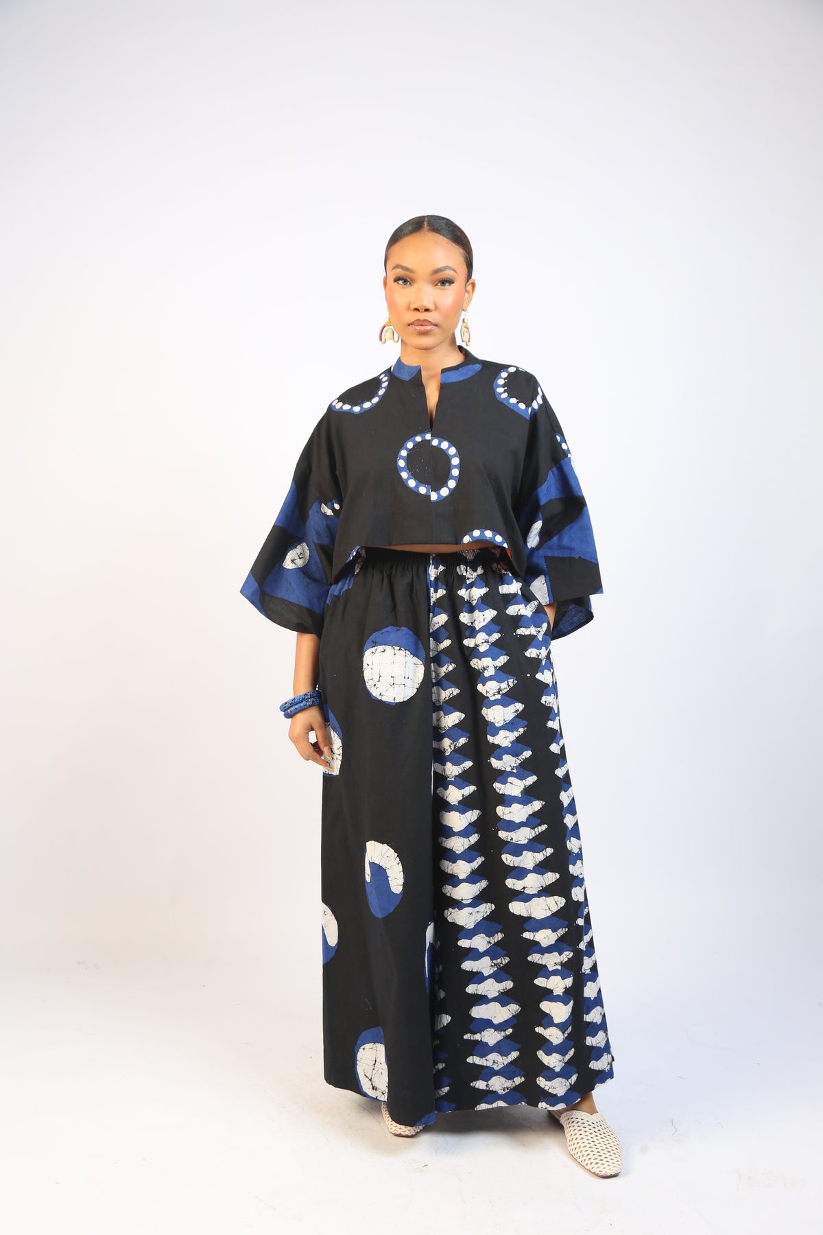 BLUE AND BLACK MULTIPRINT CROP SHIRT WITH KIMONO SLEEVES