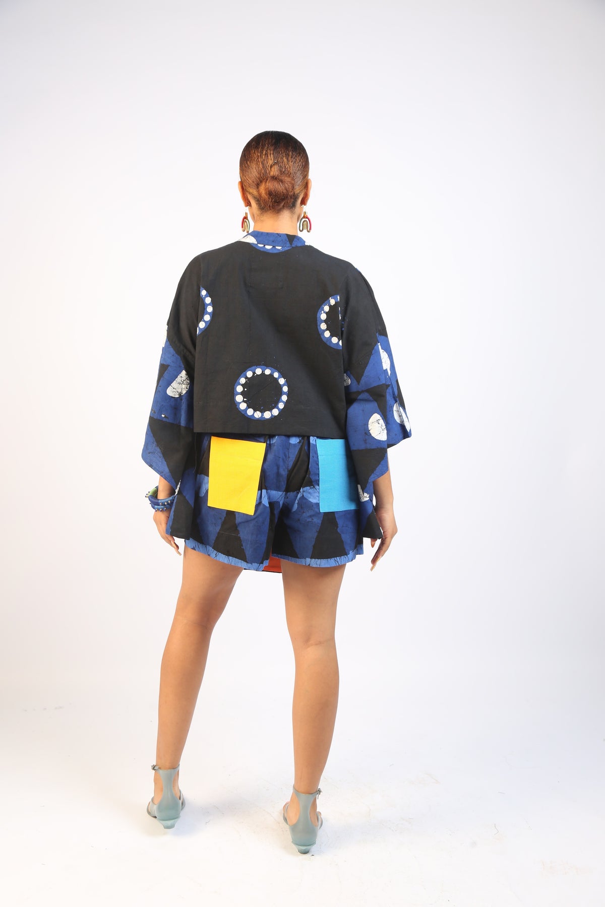 BLUE AND BLACK MULTIPRINT CROP SHIRT WITH KIMONO SLEEVES