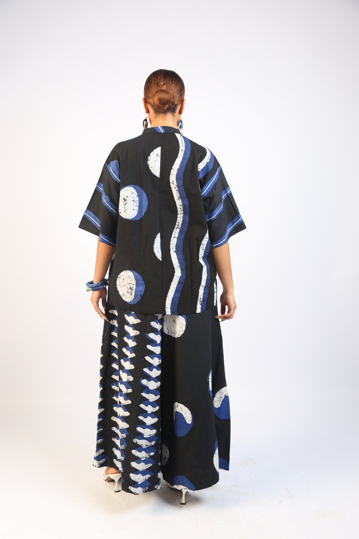 WHITE, BLUE AND BLACK MULTIPRINT PANTS