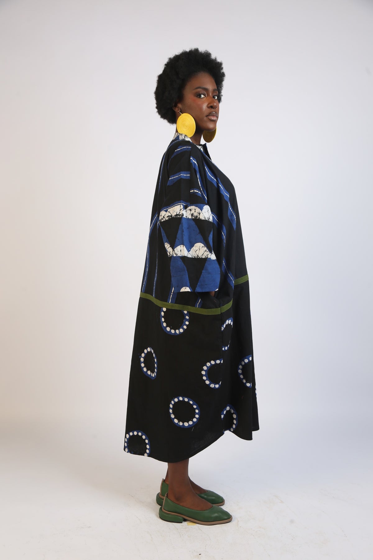 WHITE, BLUE AND BLACK MULTIPRINT KAFTAN WITH KHAKI OUTLINE
