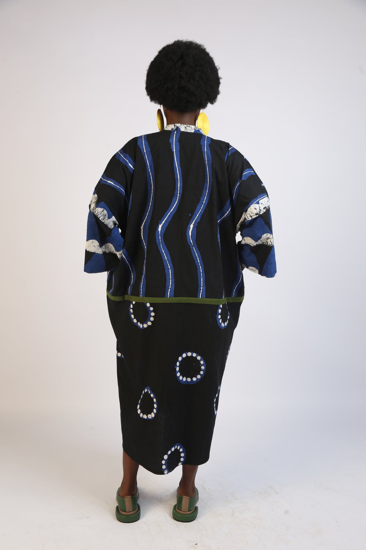 WHITE, BLUE AND BLACK MULTIPRINT KAFTAN WITH KHAKI OUTLINE