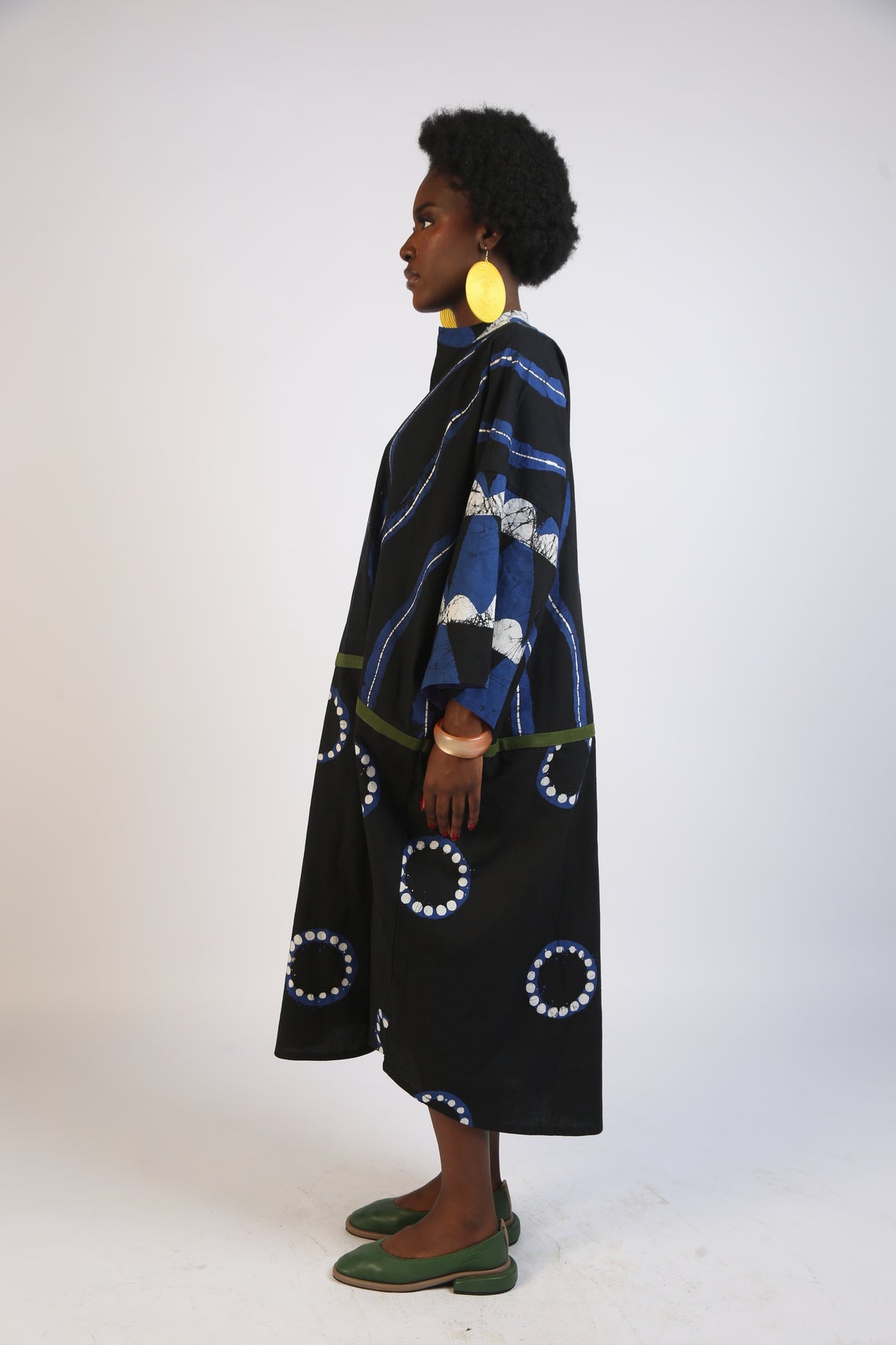 WHITE, BLUE AND BLACK MULTIPRINT KAFTAN WITH KHAKI OUTLINE