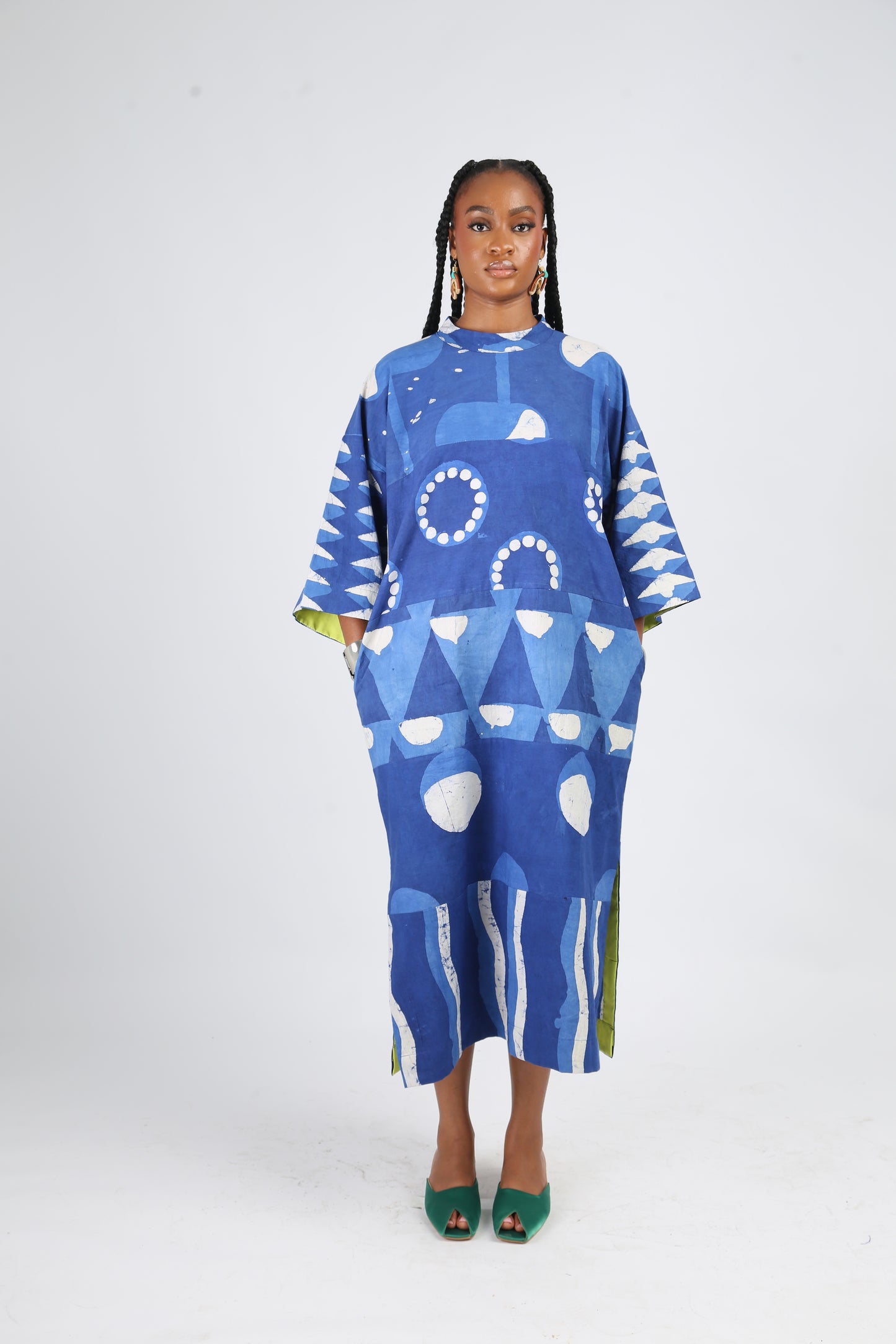 WHITE AND BLUE MULTIPRINT SHIFT DRESS