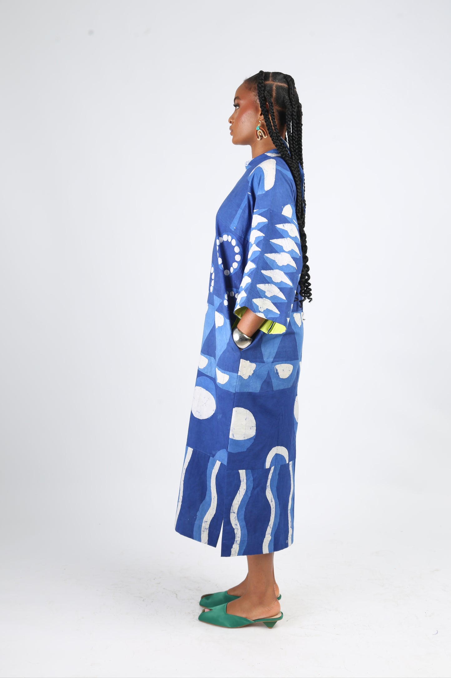 WHITE AND BLUE MULTIPRINT SHIFT DRESS