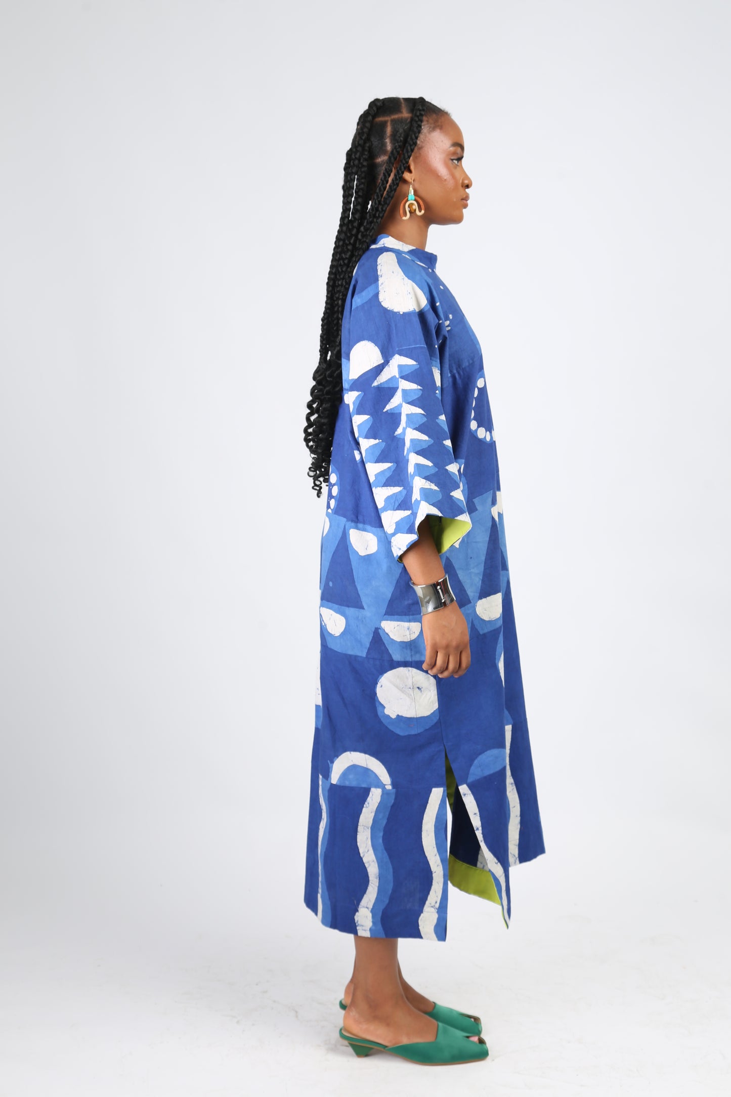 WHITE AND BLUE MULTIPRINT SHIFT DRESS