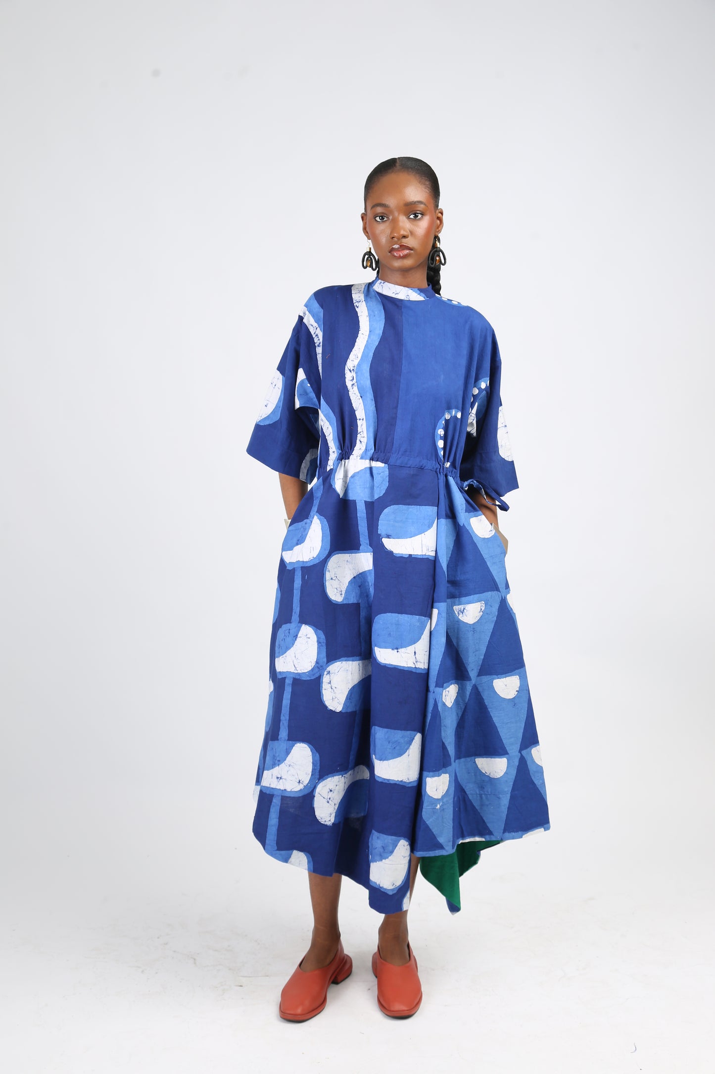 WHITE AND BLUE MULTIPRINT MIDI IRO DRESS