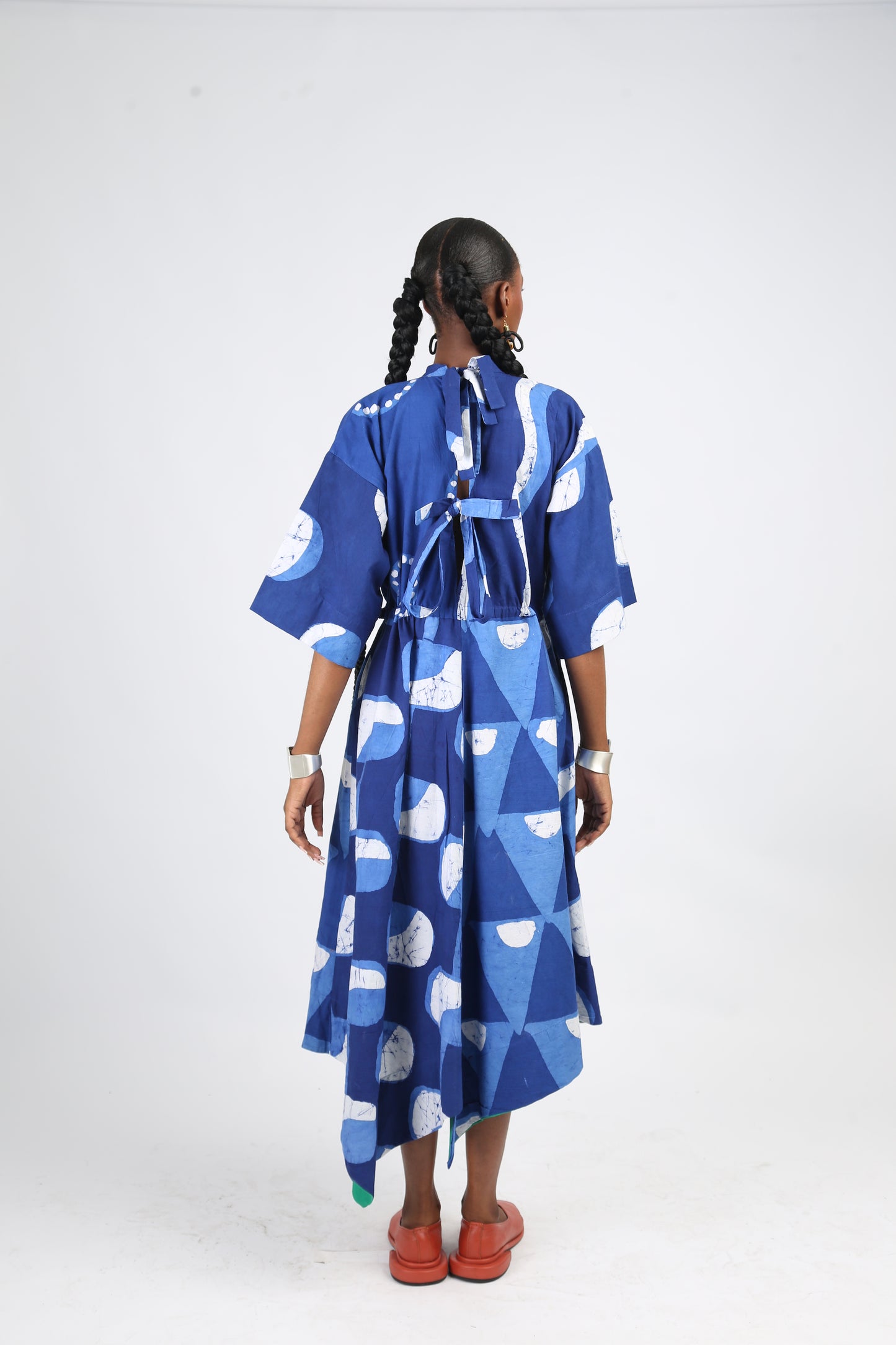 WHITE AND BLUE MULTIPRINT MIDI IRO DRESS