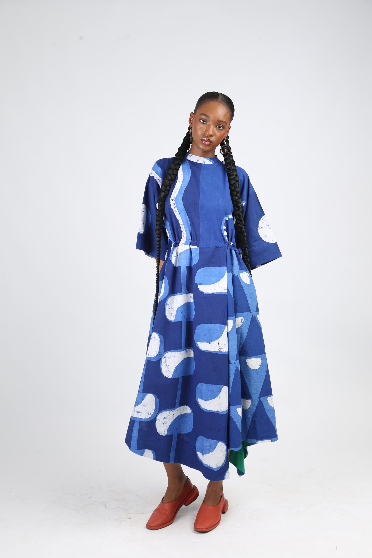WHITE AND BLUE MULTIPRINT MIDI IRO DRESS