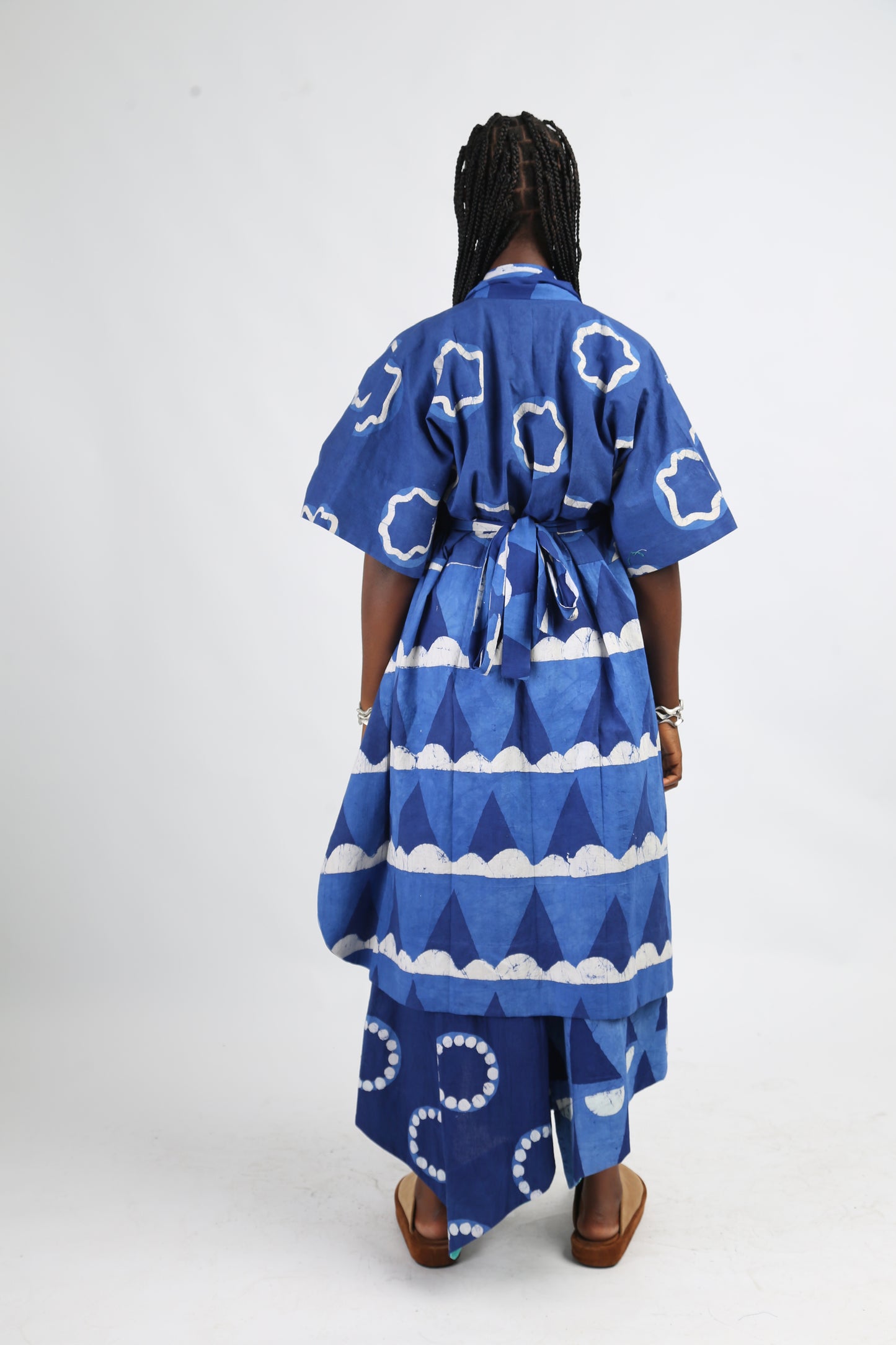 WHITE AND BLUE MULTIPRINT ARTIST'S KIMONO