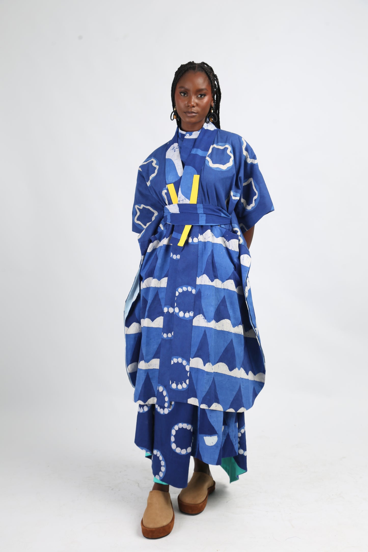 WHITE AND BLUE MULTIPRINT ARTIST'S KIMONO