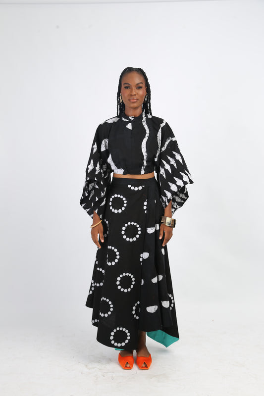 WHITE AND BLACK MULTIPRINT CROP TOP WITH KIMONO SLEEVES