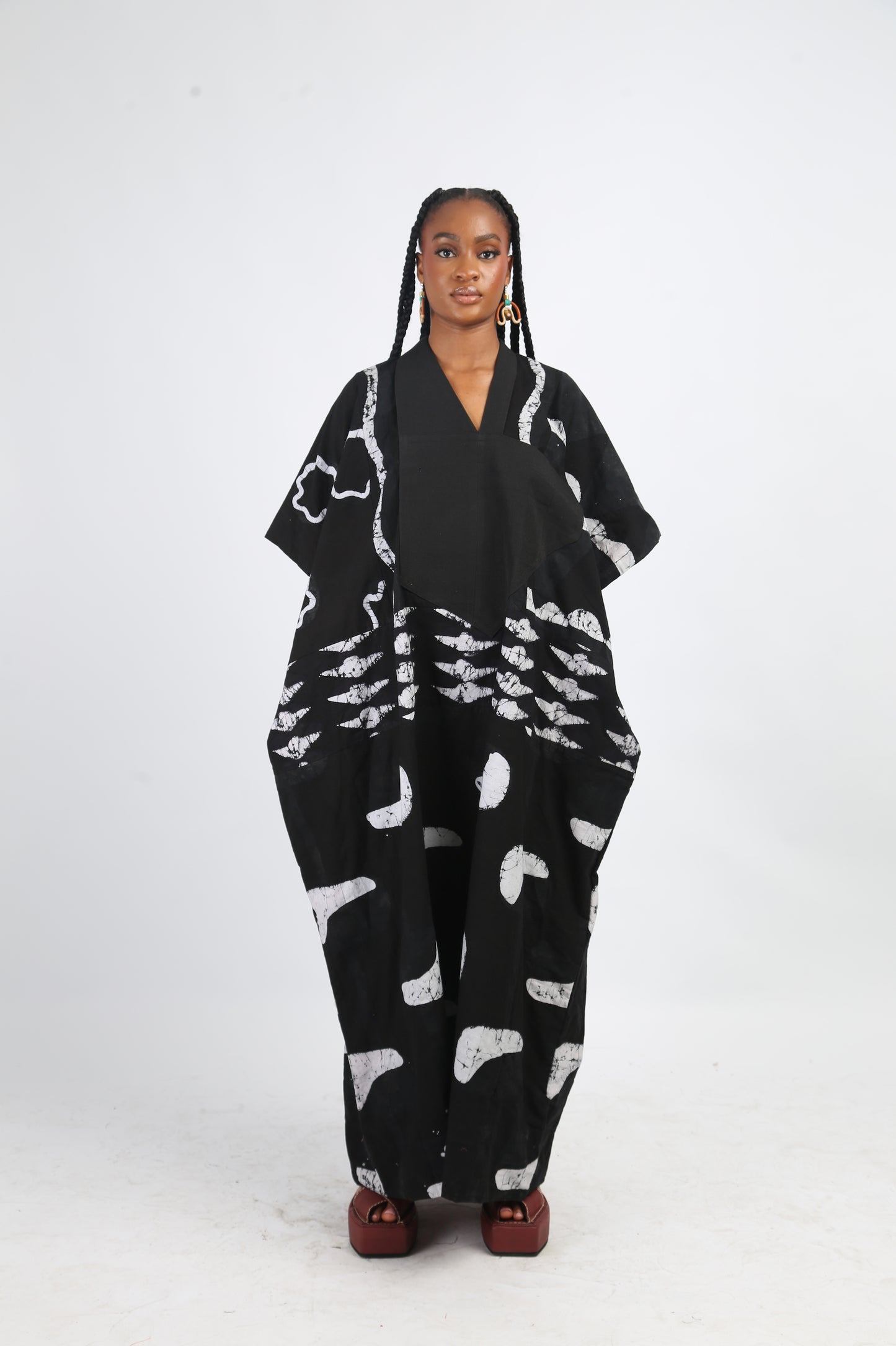 WHITE AND BLACK MULTIPRINT AGBADA WITH BLACK ASO OKE