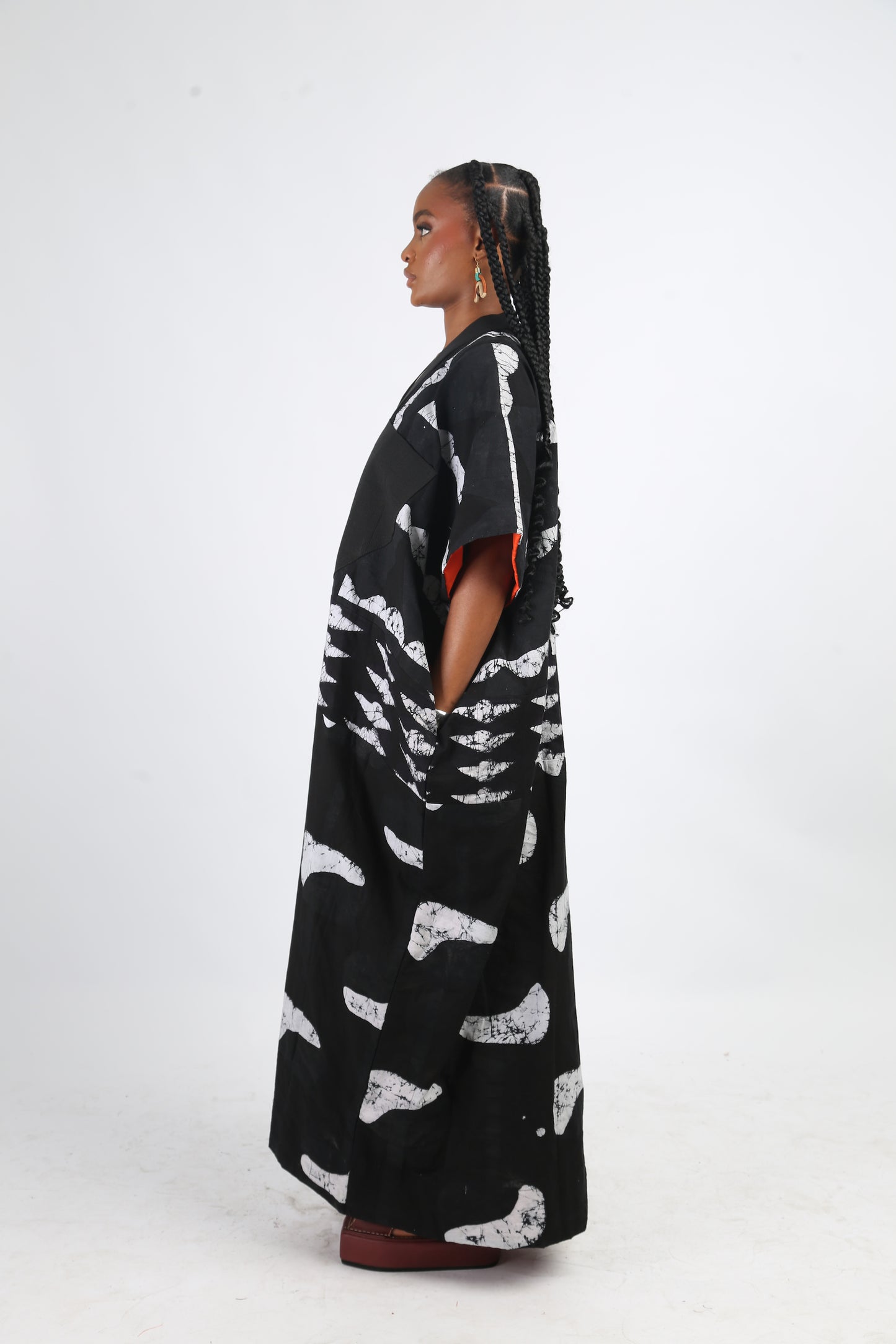 WHITE AND BLACK MULTIPRINT AGBADA WITH BLACK ASO OKE