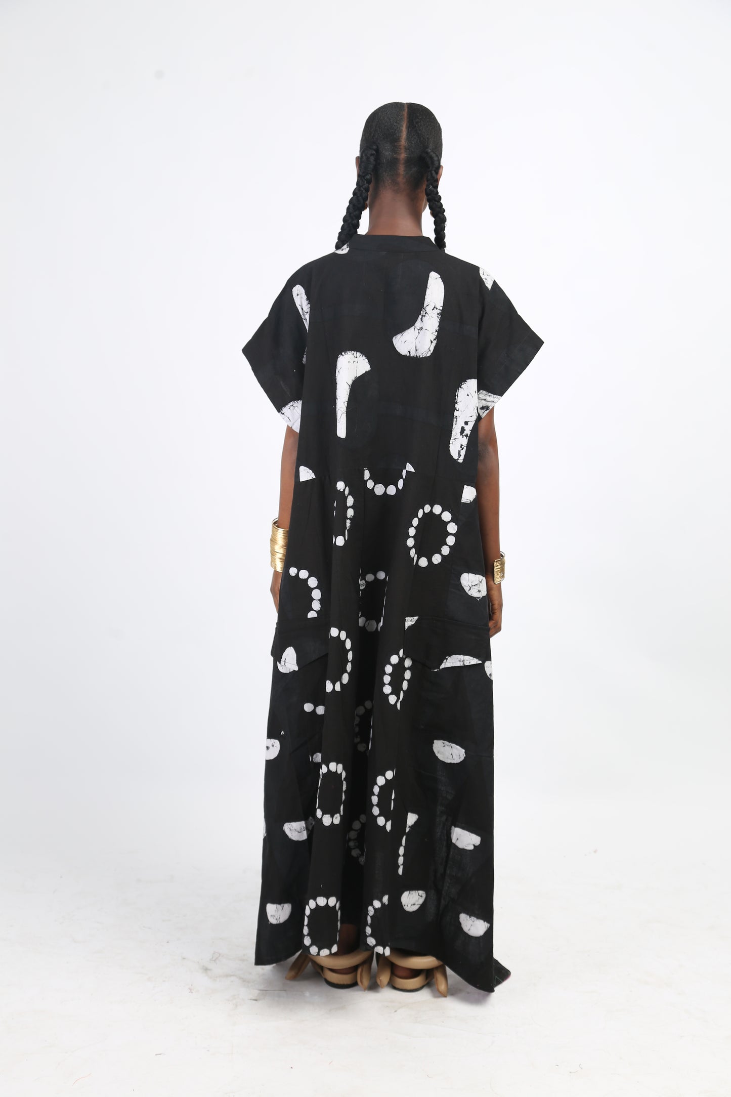 WHITE AND BLACK MULTIPRINT OSAKA SLEEVELESS SHIRT DRESS